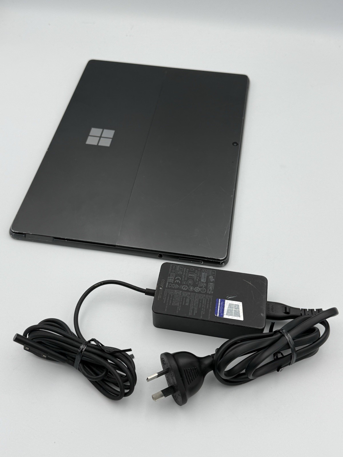 Microsoft Surface Pro 8 13” – i5 11th Gen | 8GB RAM | 256GB SSD (READ DESC) 39C