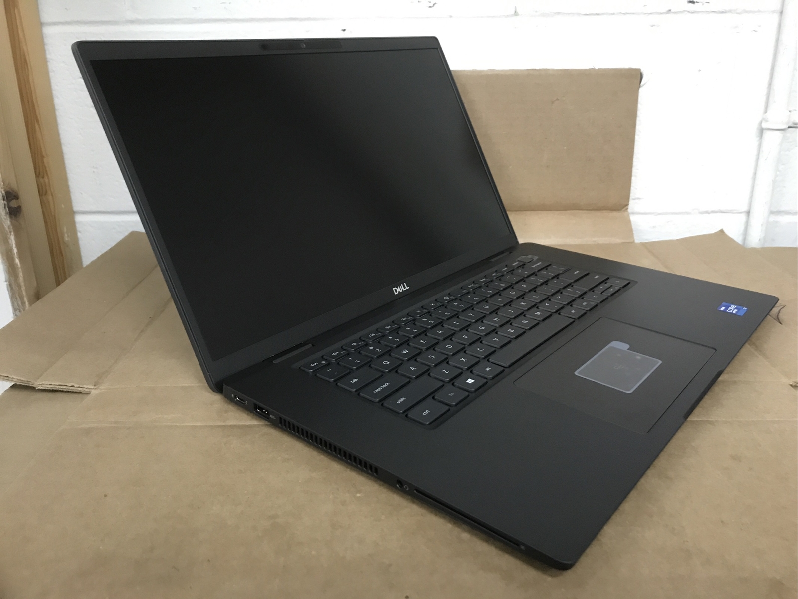 Dell Latitude 7520 15.6″ i7-1185G7 16GB 512GB NVMe Windows 10 Pro – Open Box
