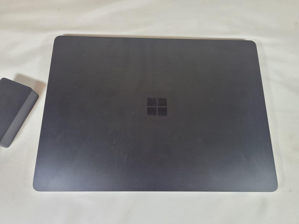 Microsoft Surface 15″ Copilot+ Laptop 7th Edition PixelSense Flow Display – 1TB