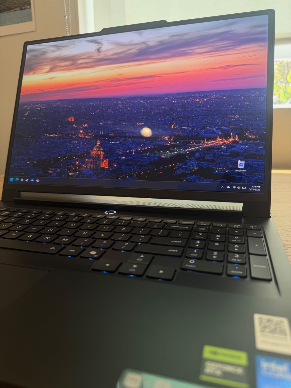 Lenovo Legion 7i RTX 5090 64GB 2TB 16″ Intel Ultra 9 (Mint Condition) Warranty