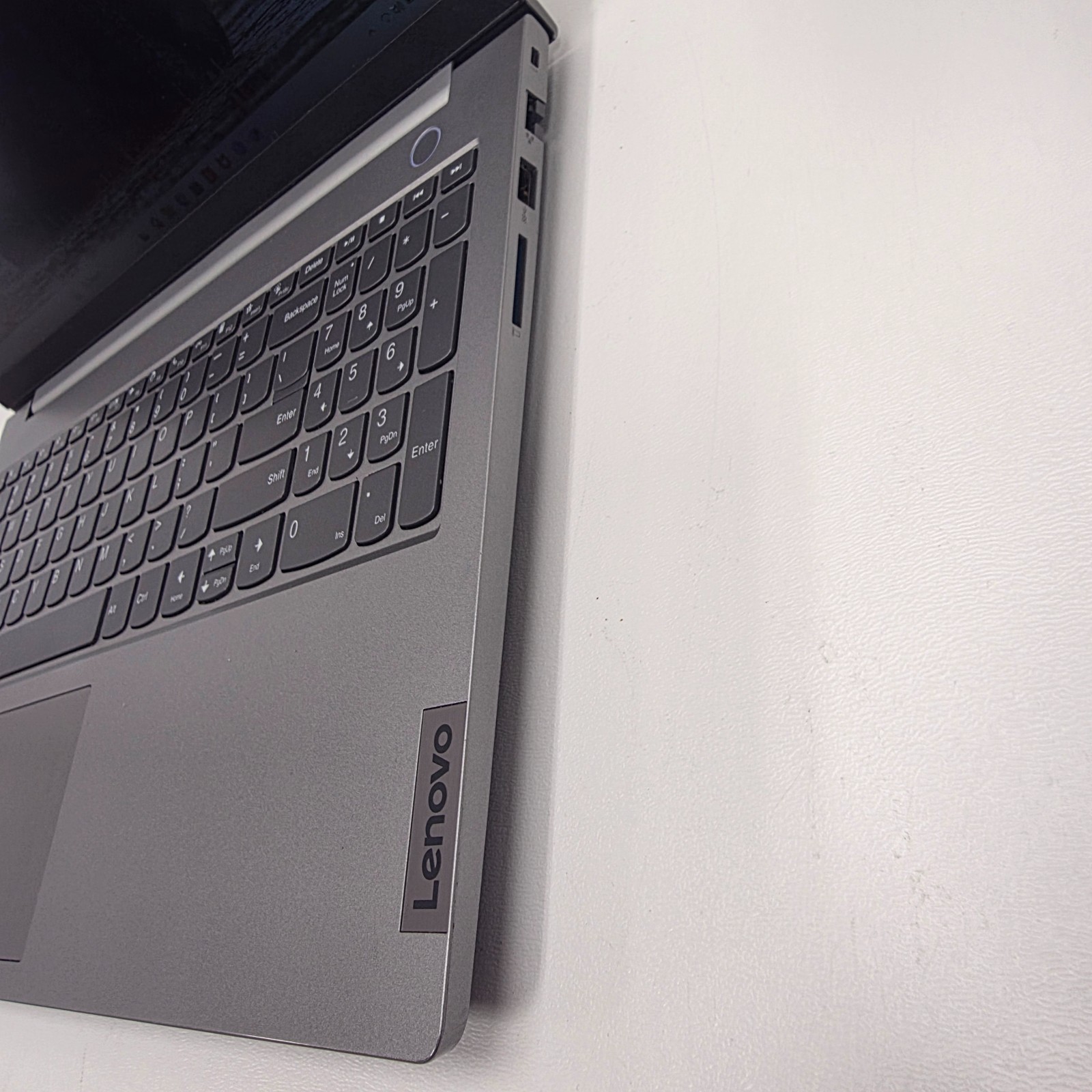 Lenovo ThinkBook 15 G4 IAP 15.6″ 1 TB SSD 40 GB RAM i7-1255U Windows 11 Pro