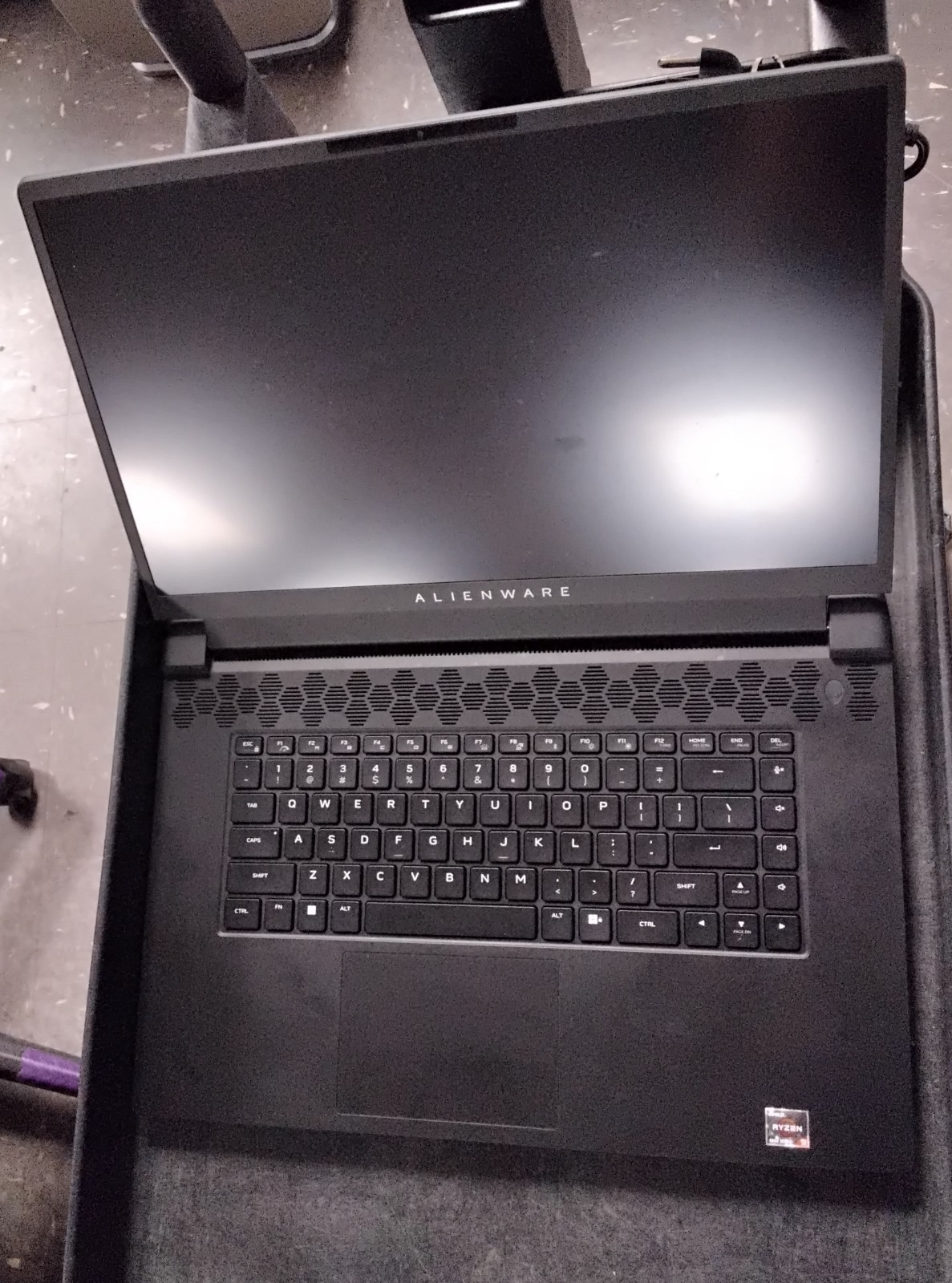 Alienware M17 R5 (512GB SSD. AMD Ryzen 9 6900HX, 360Hz, 16GB RAM)