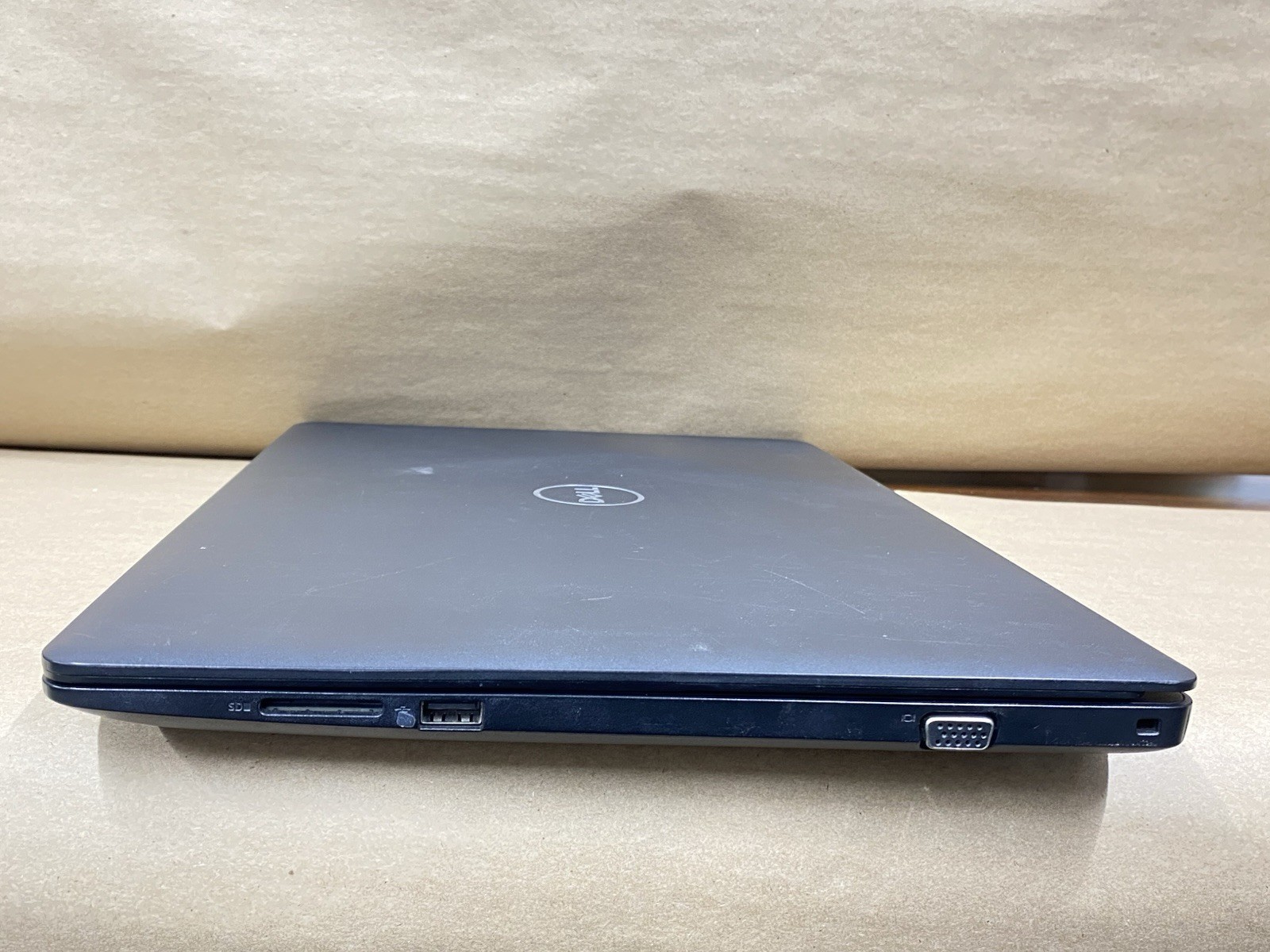 Dell Latitude 3590 – 15.5″ 1366×768 – i5-8250U – 4GB – 128GB SSD – Win 11 READ