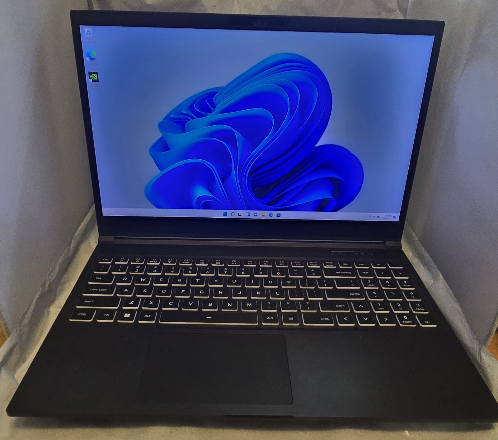 Eluktronics RP15 G2 RTX4060 Ryzen 7 7840HS 64GB RAM 250GB Gaming laptop READ