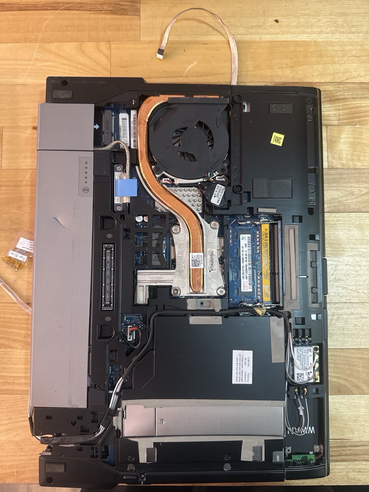 Dell Latitude E6410 Laptop Core i5 Parts/Repair Powers On No Screen No Charger