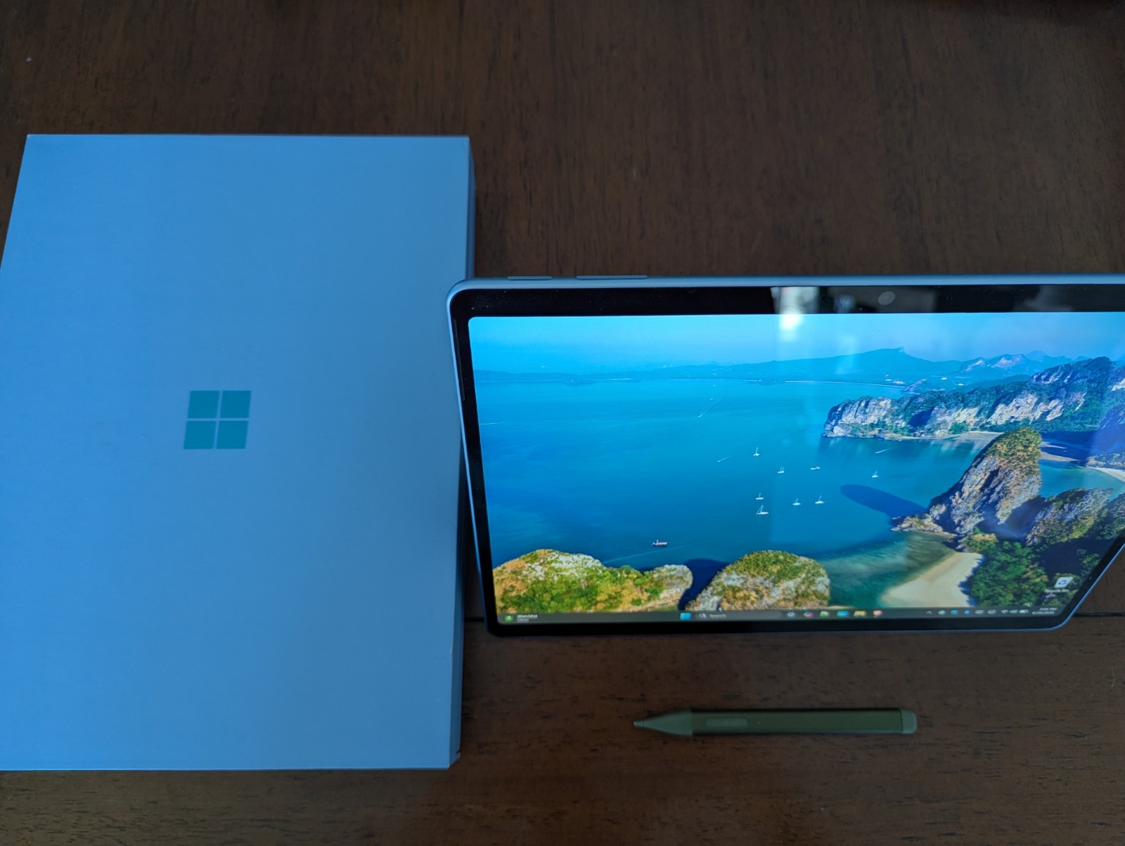 Microsoft Surface Pro 2-in-1 Laptop/Tablet (2024), 13″ OLED Touchscreen Sapphire