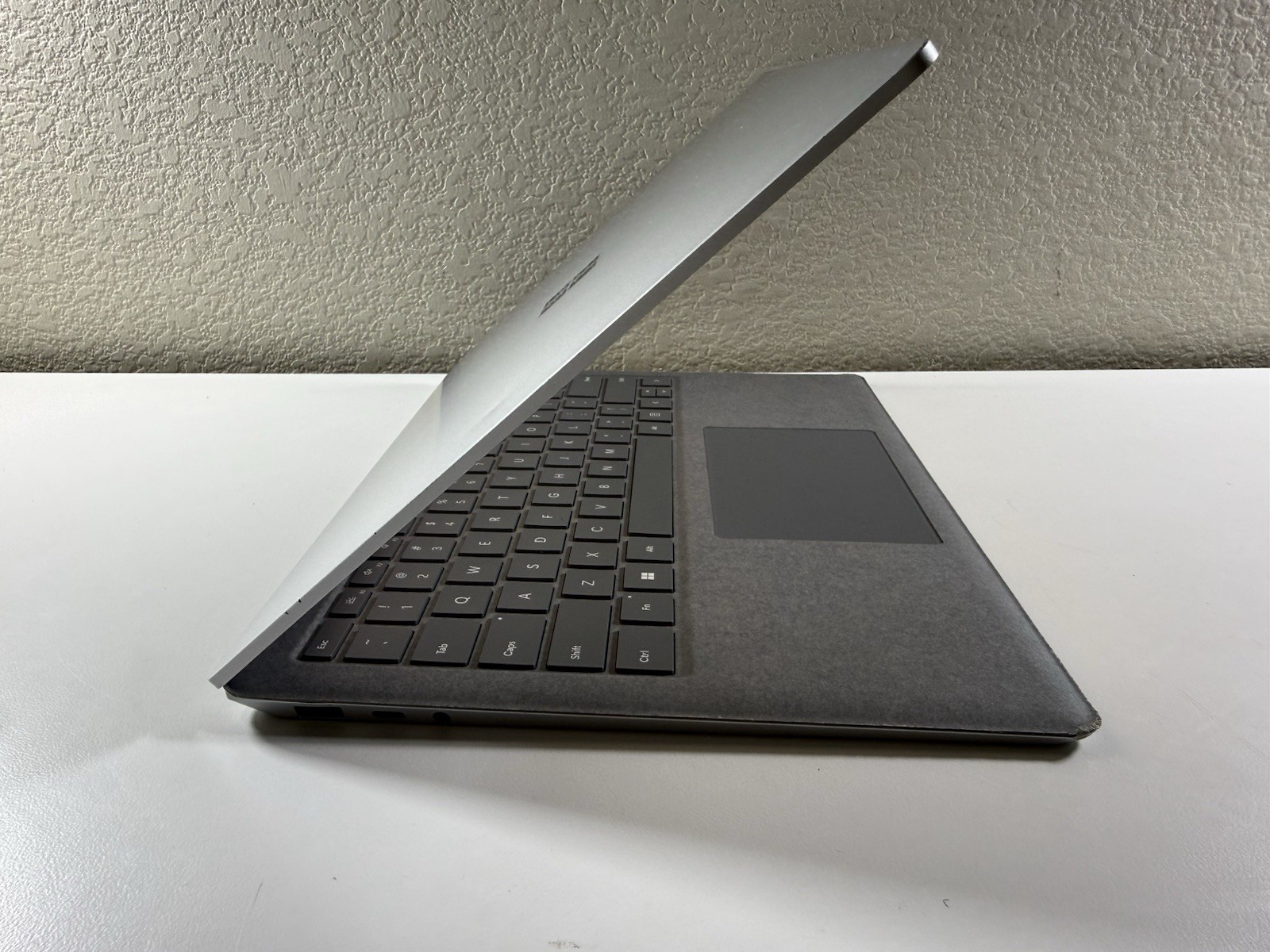 Microsoft Surface Laptop 5 13.5” 1950 Intel Core i7-1265U 16GB RAM 512GB NVME