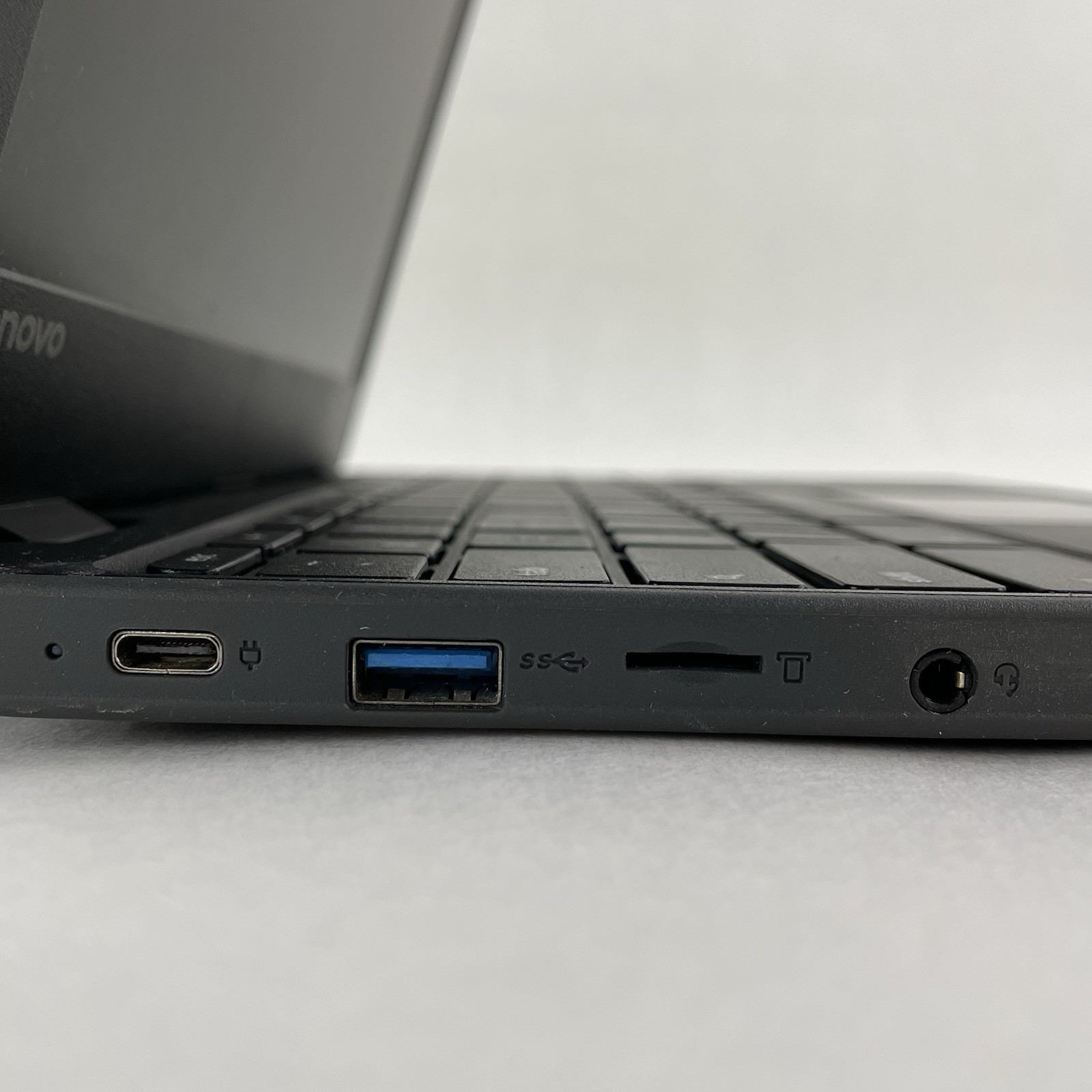 Lenovo Chromebook 100e 81ER 11.6″ Celeron N3350 1.10 GHz 4 GB RAM 16 GB Storage