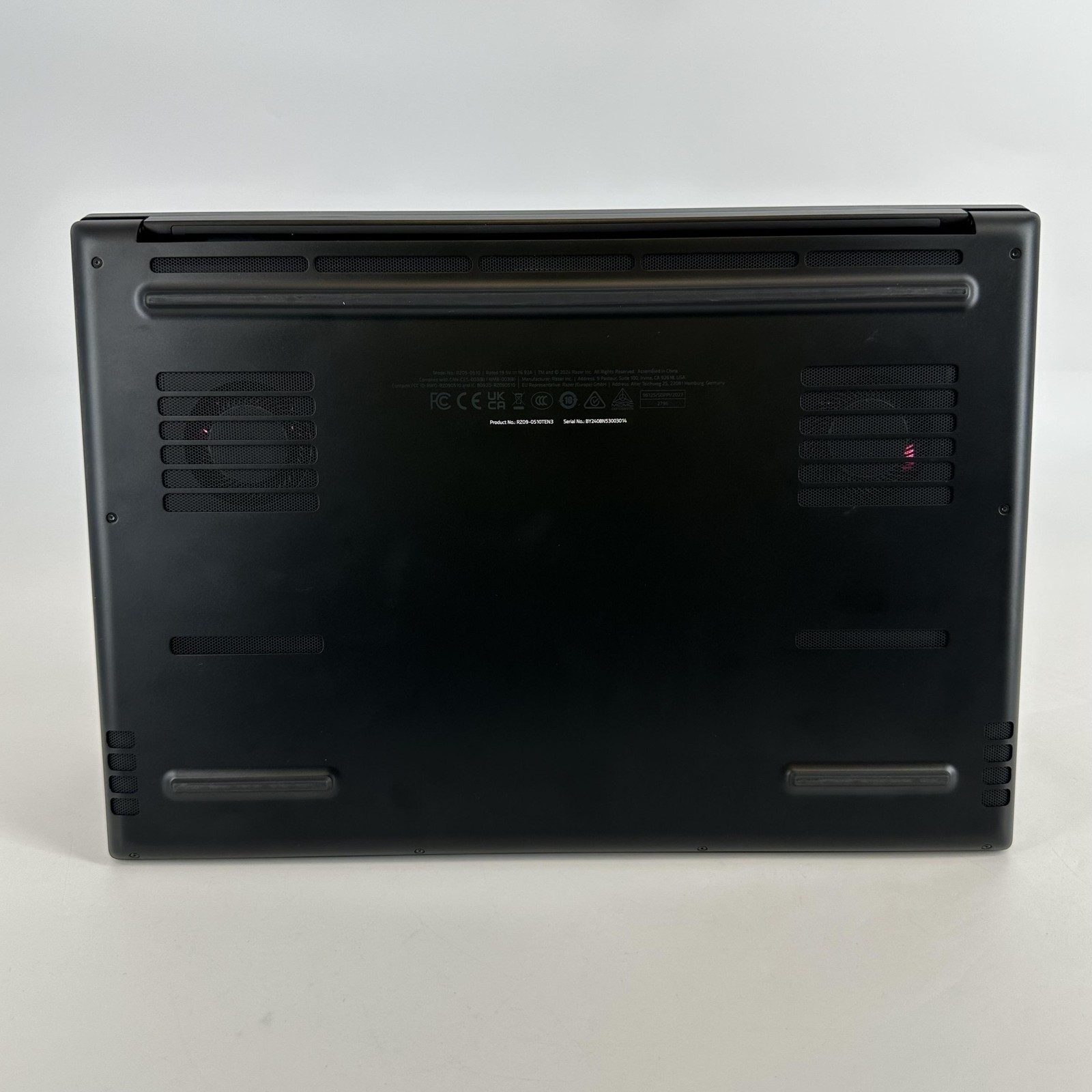 Razer Blade 16 240Hz QHD+ 2.2 GHz i9-14900HX 32GB 1TB SSD RTX 4080 FRAME GAP