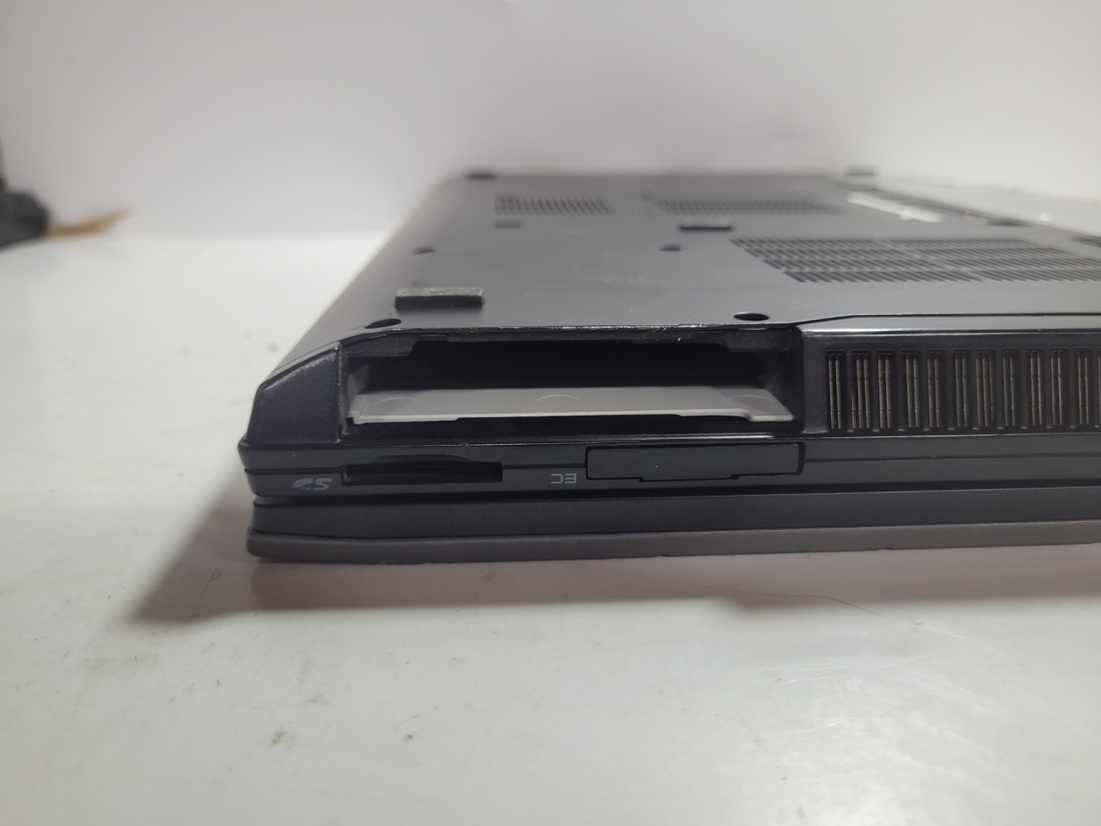 DELL PRECISION M4500 w/i7-Q740, 4GB RAM, Quadro FX880M GLM 1GB for Repair #0312