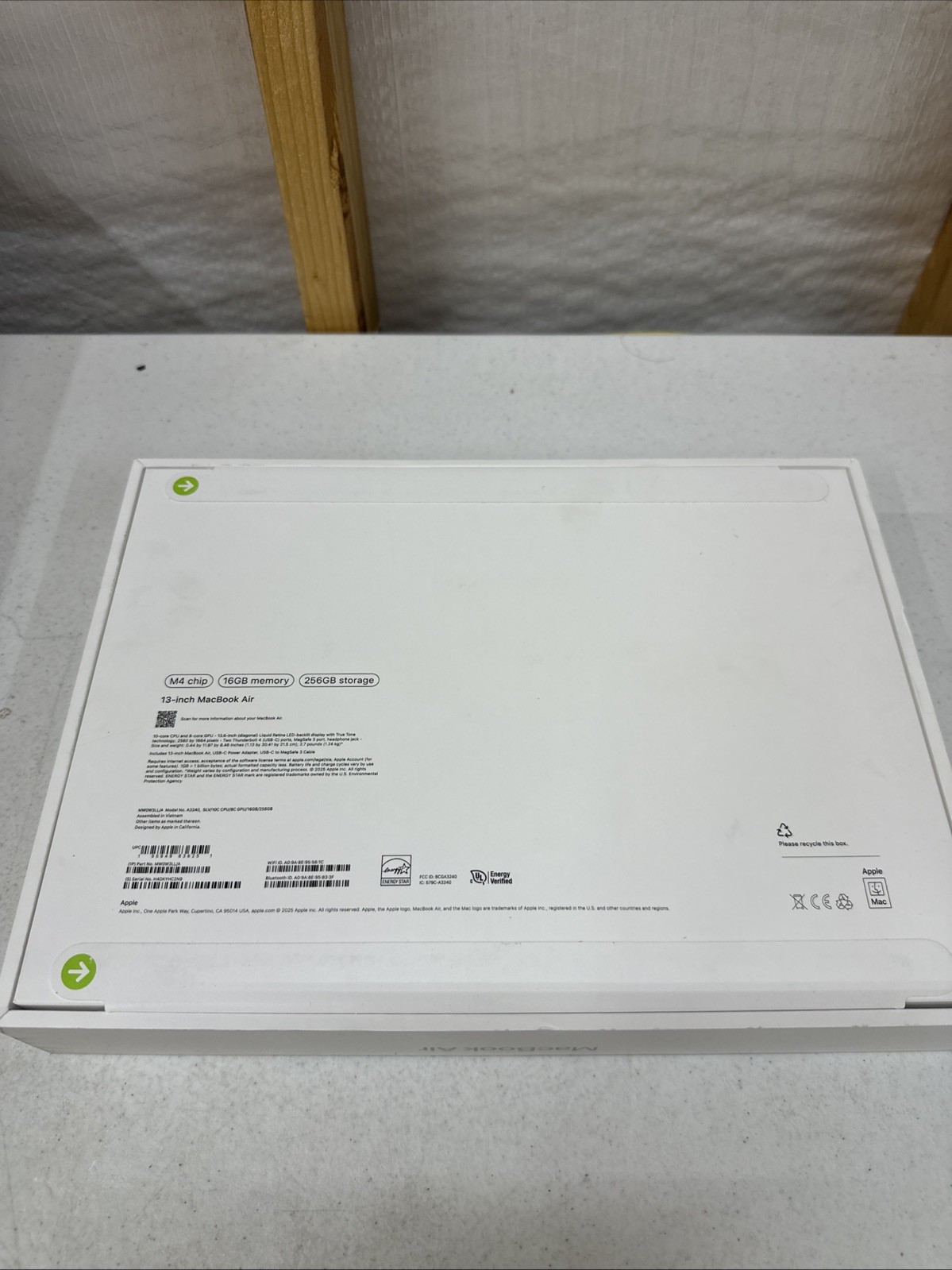 Apple MacBook Air 13″ A3240 M4 10-Core CPU 16GB RAM 256GB SSD Sliver
