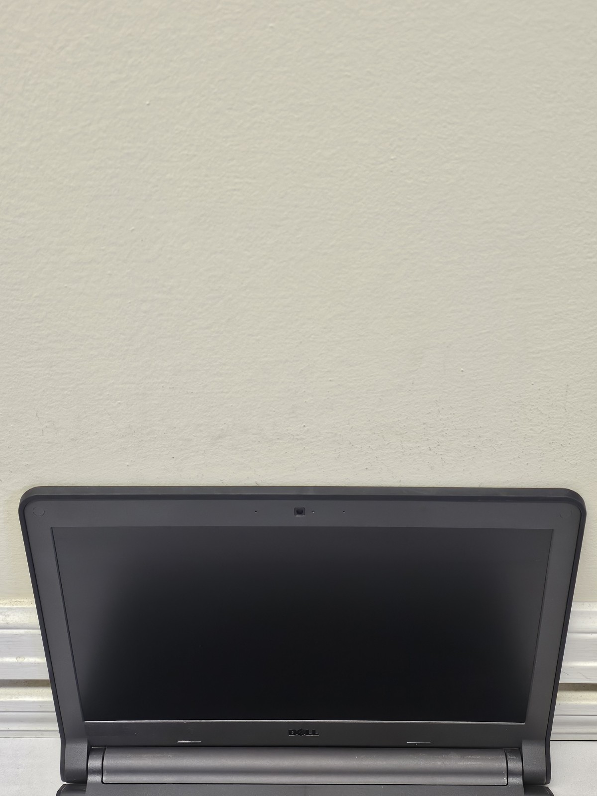 Dell Latitude 3350 Laptop – Celeron 3215u – 4GB RAM – 128GB SSD – Windows 10