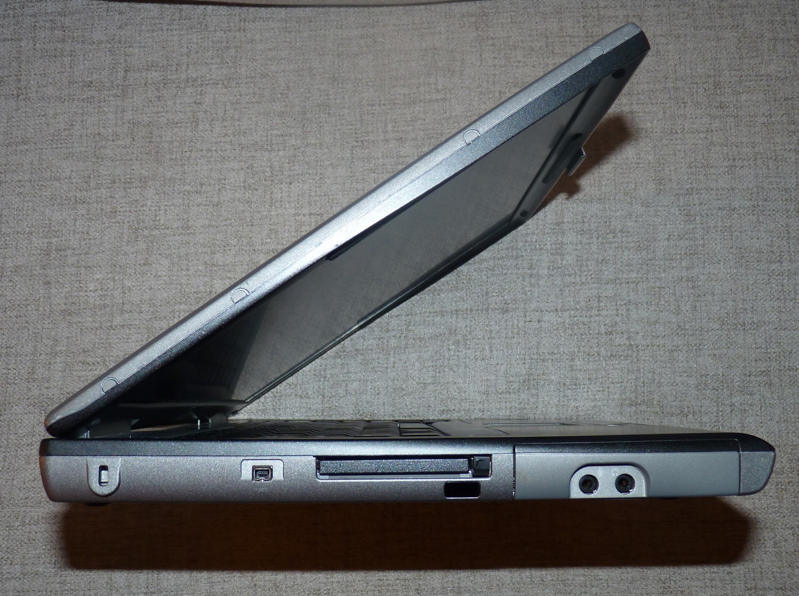 COMPLETE Dell Latitude D520 – 14″ LCD/1.66GHz/2GB RAM/60GB SSD/SERIAL D-SUB/XP