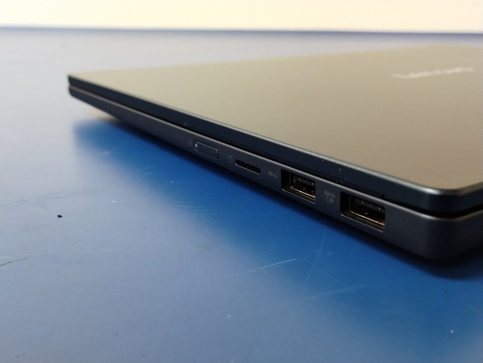 Lenovo IdeaPad 5 2-in-1 14AKP10 AMD Ryzen AI 7 350, 2.00 GHz 16 GB RAM 1 TB NVMe