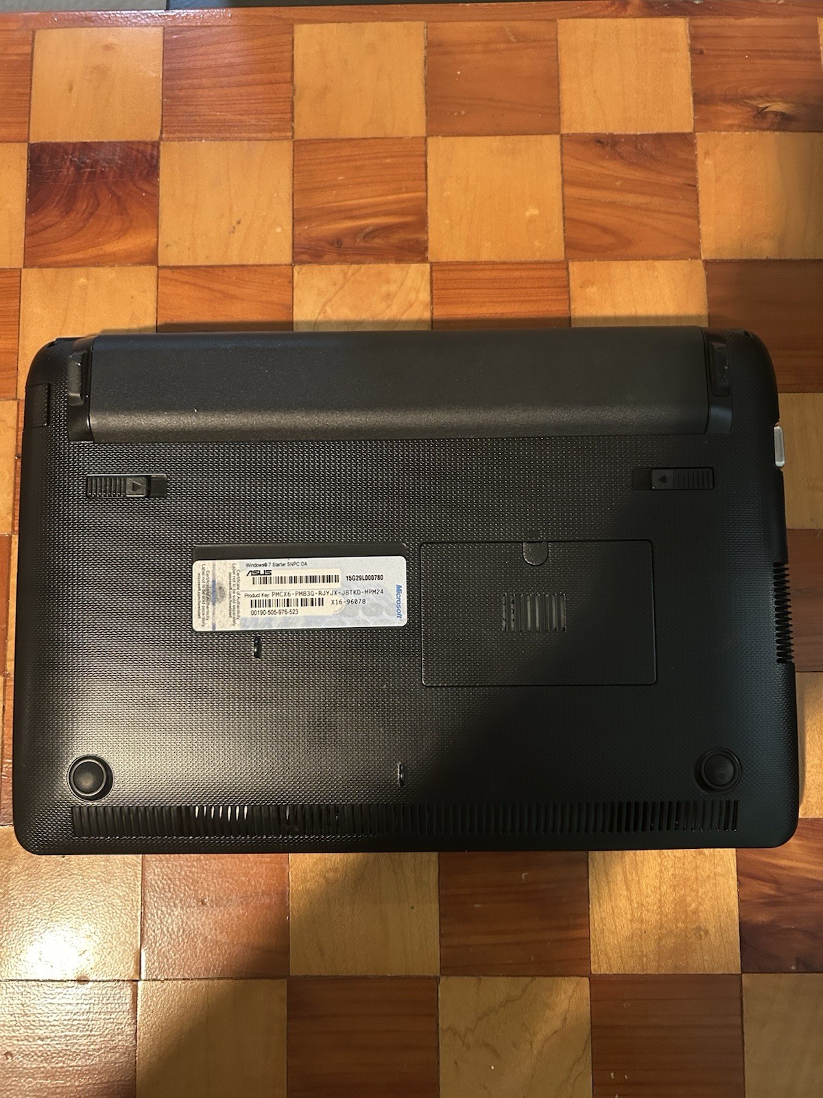 Asus eee pc 1015px- 2gb RAM- 480gb SSD- with Power Cord- Running MX Linux