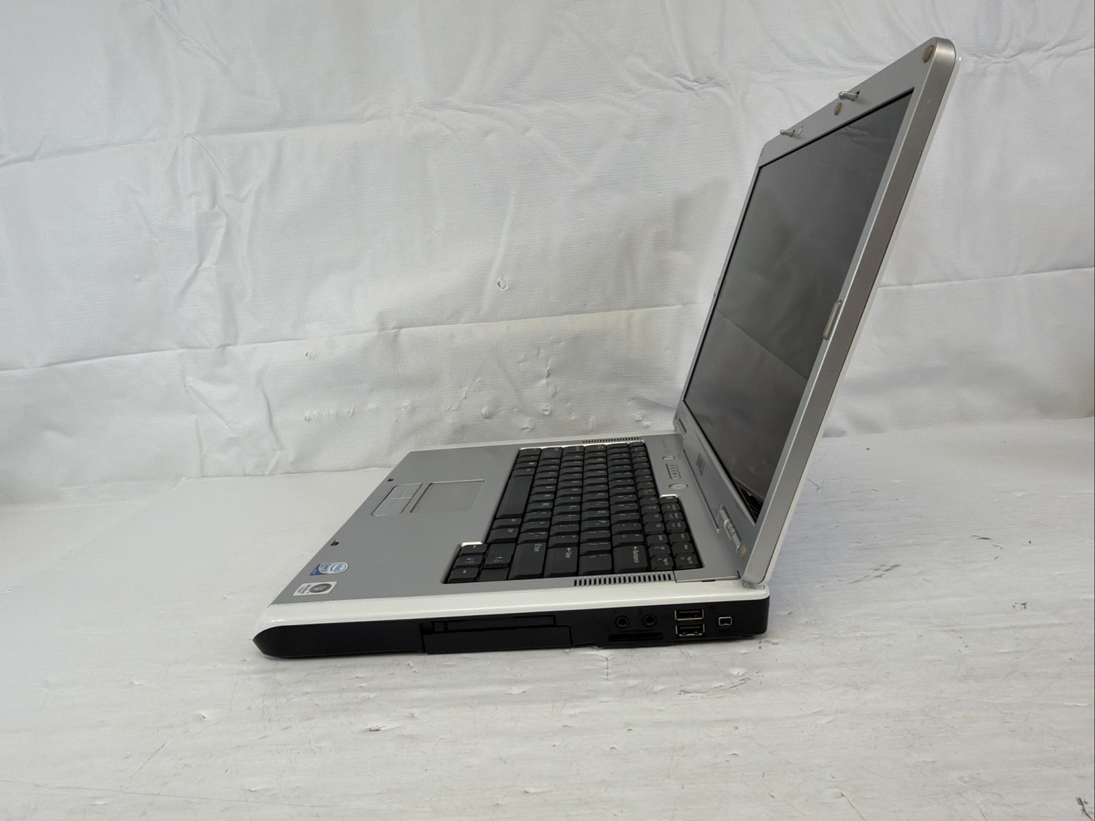 Dell Inspiron E1505 15.4″Core 2 Duo 2.0GHz 2GB RAM 250GB HDD Win XP Radeon X1300