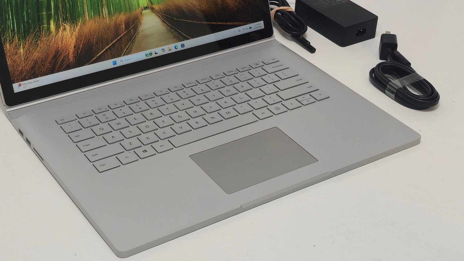 Surface Book 3 15″ (1899) i7-1065G7 32GB RAM 1TB SSD GTX 1660 GPU 6GB GDDR6