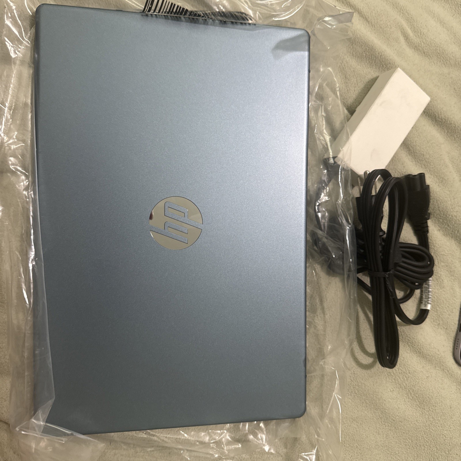 HP 14″ HD Laptop AMD Athlon 7120U 4GB RAM LPDDR5 128GB SSD New 14-em0002wm Blue