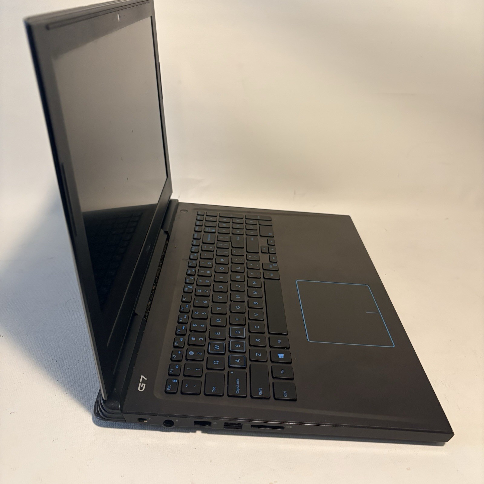Dell G7 7588 Laptop i9-8950HK 32GB 256GB nvme 1TB 1060 6GB 15.6 IPS FHD WIN 11