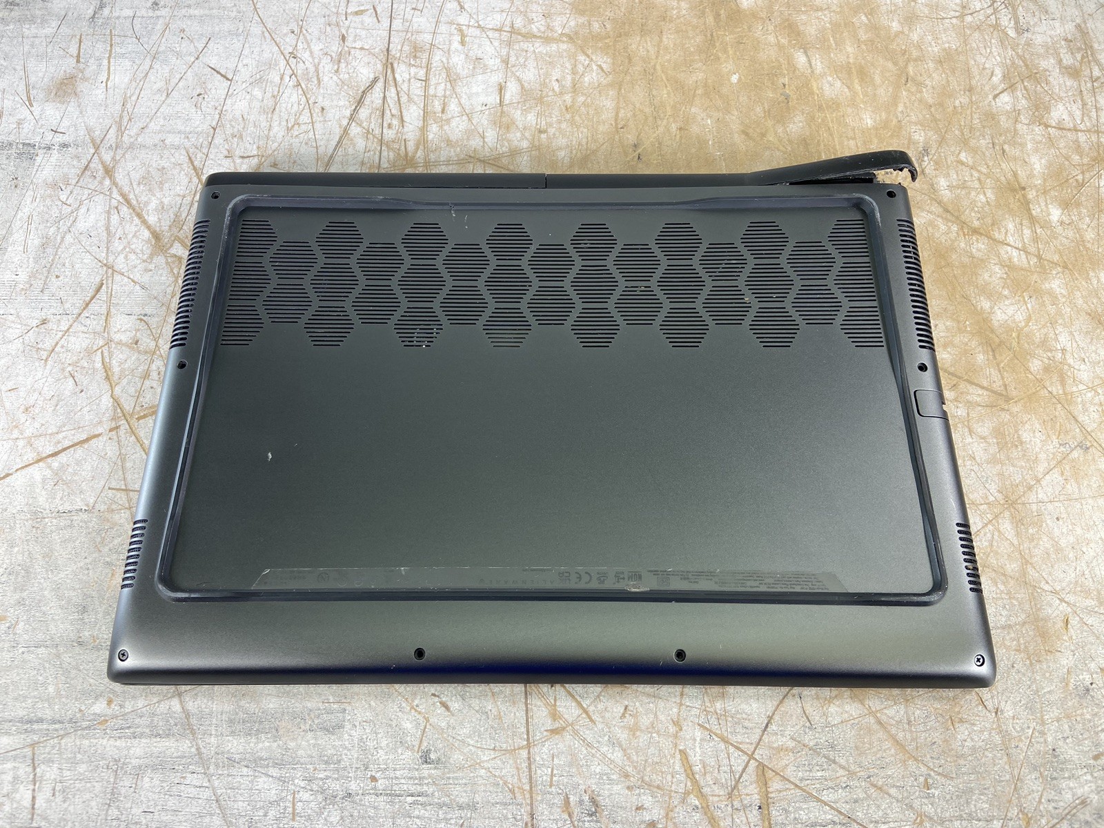 DELL ALIENWARE M16 R2 ULTRA 7 155H @ 1.4 GHz, NO RAM/HDD/OS – (FOR PARTS)