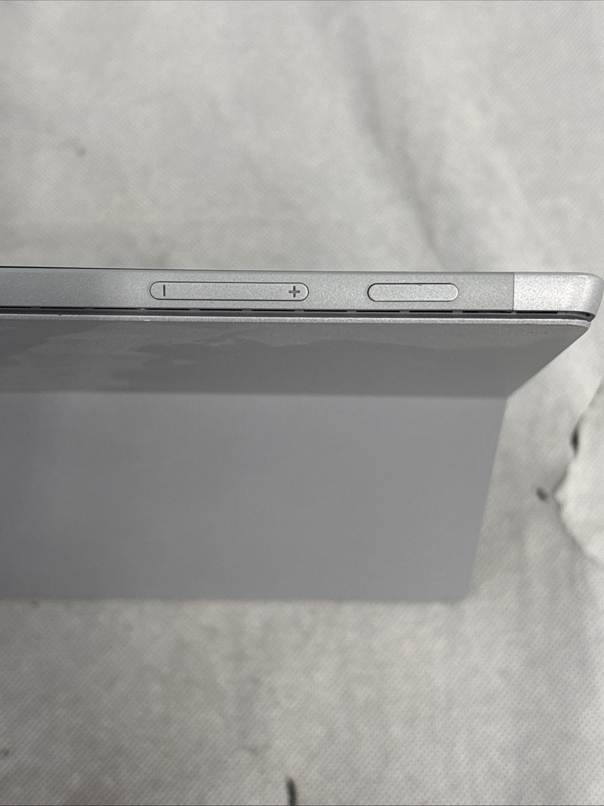 Microsoft Surface Pro 7 (1866) 12.3″ (256GB, Intel i5 10th, 16GB) – *LCD Spot*