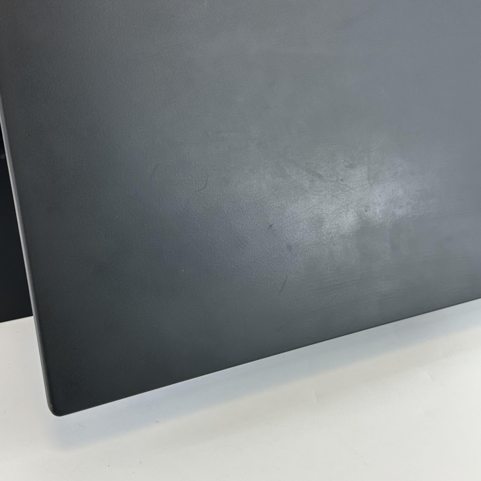 Lenovo ThinkPad T16 Gen 2 Black FHD+ 1.7 GHz i7-1355U 16GB 512GB SSD Yellow Hue
