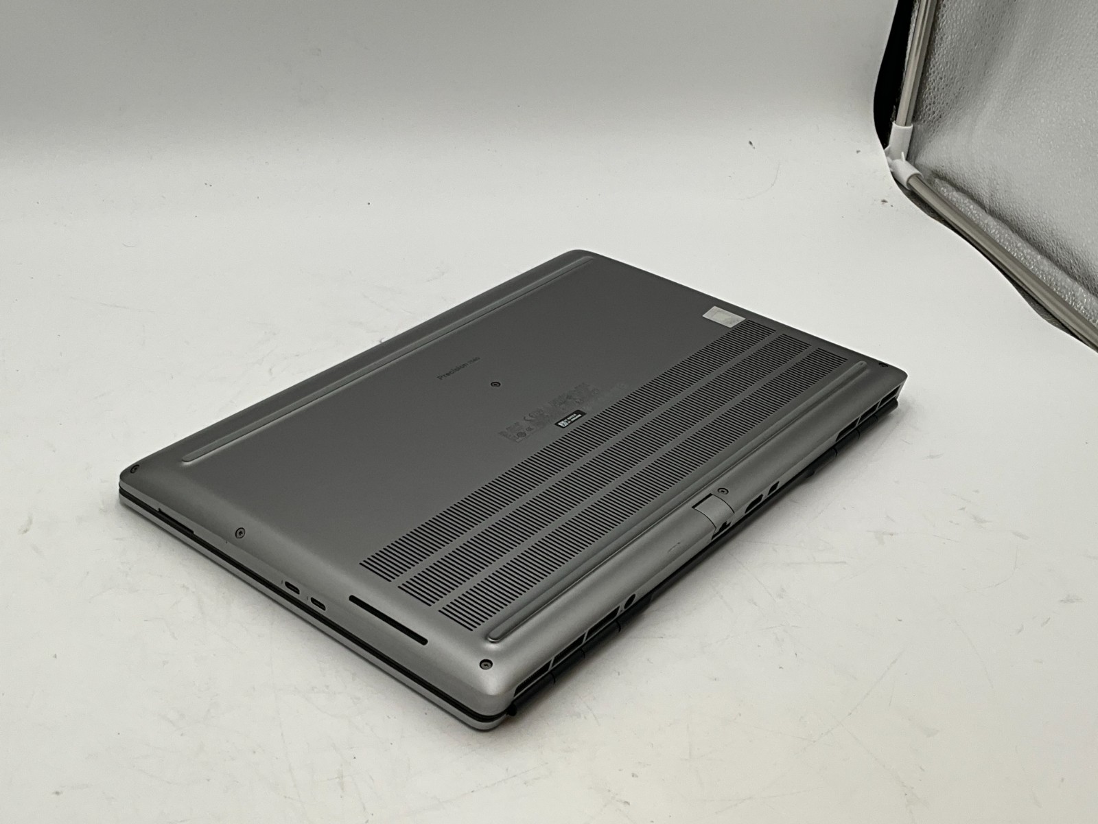 DELL Precision 7560 i7-11850H 2.50g 64GB 1tb T1200 15.6″ WIN11 Laptop GCKC2J3