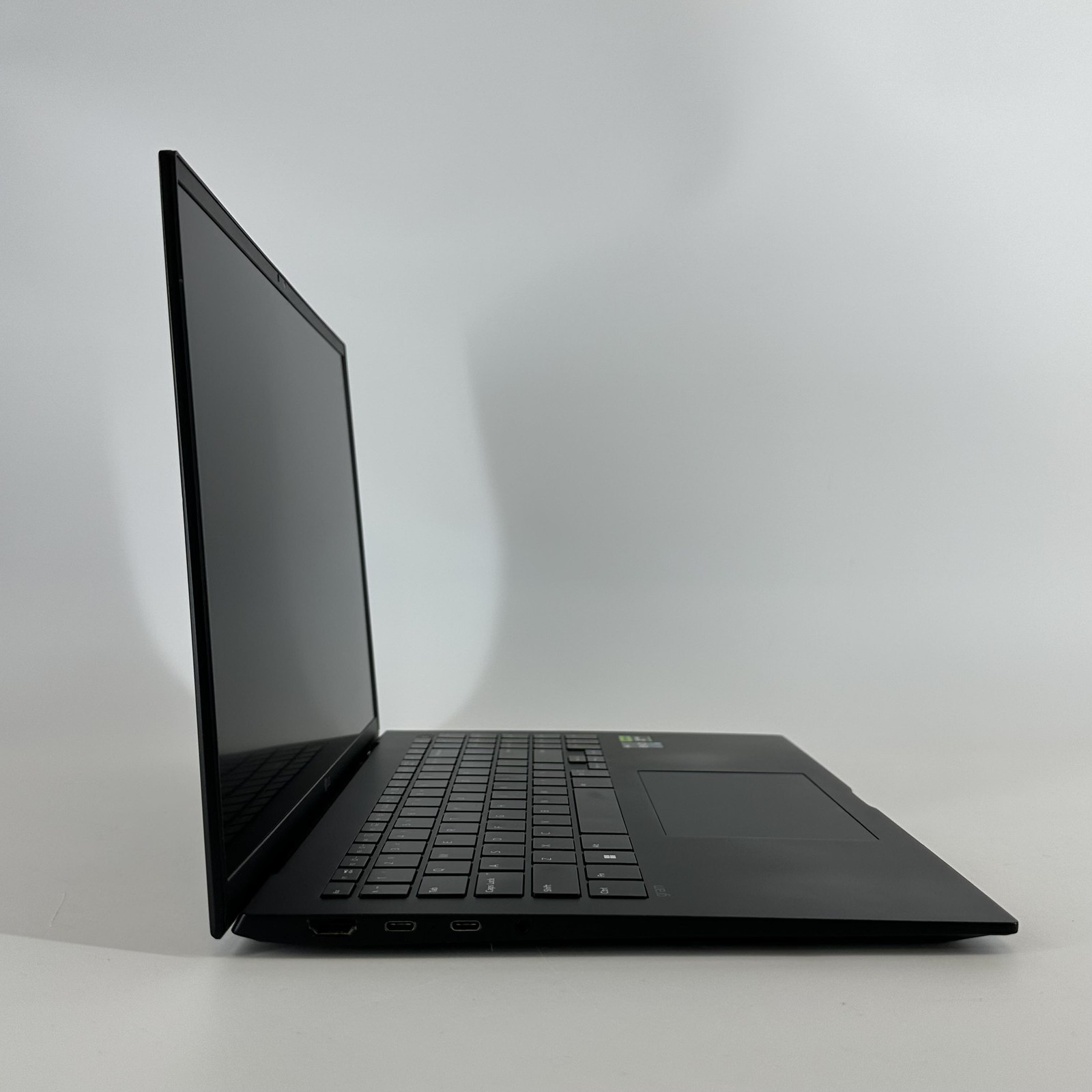 LG Gram 16 Black QHD+ 2.2 GHz i7-1360P 32GB 1TB/1TB NVIDIA RTX 3050 Good