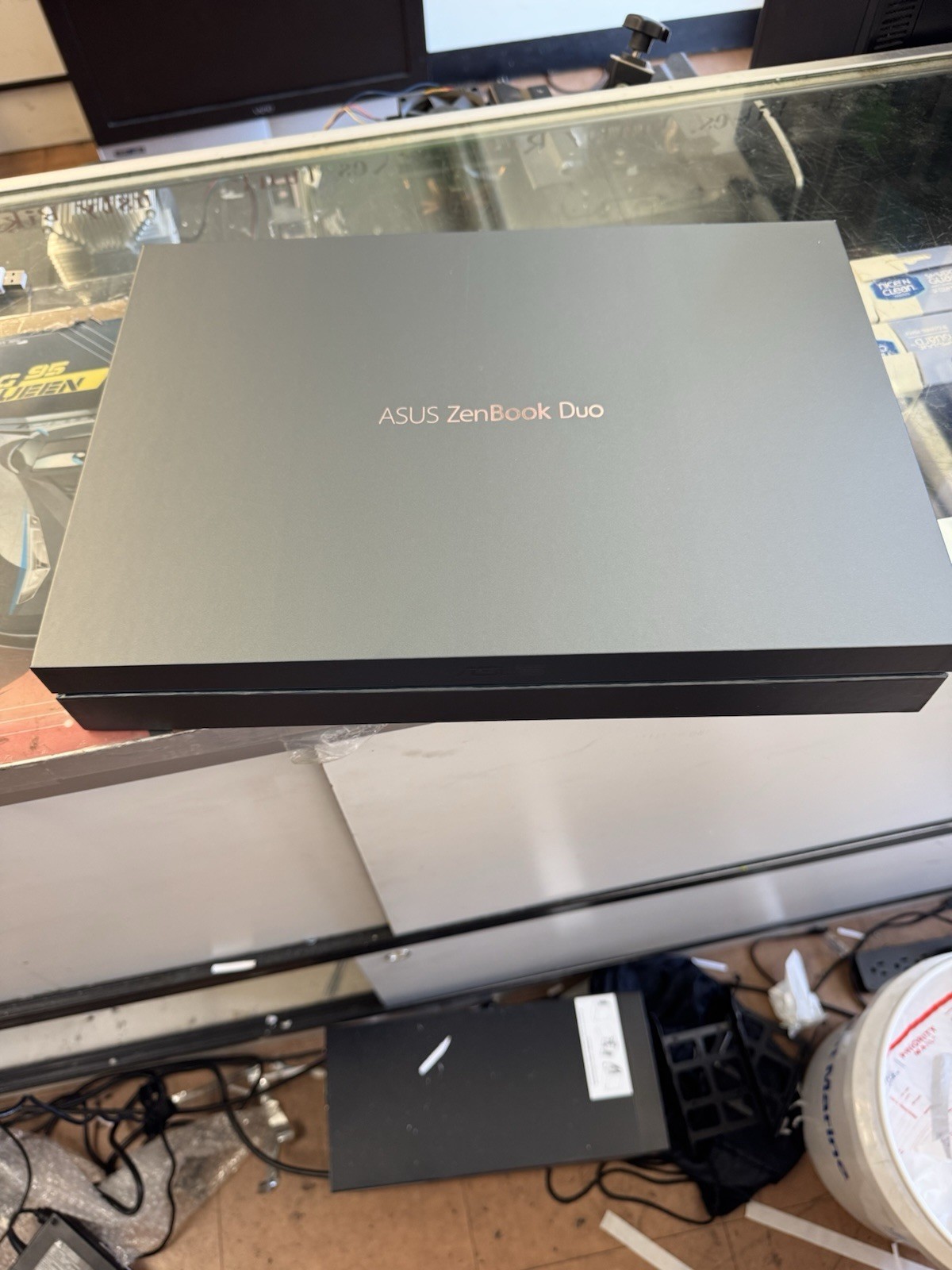 NEW ASUS ZenBook Pro Duo 15 OLED UX582 Intel i7 16GB RAM 1TB SSD RTX 3070 4K Lap