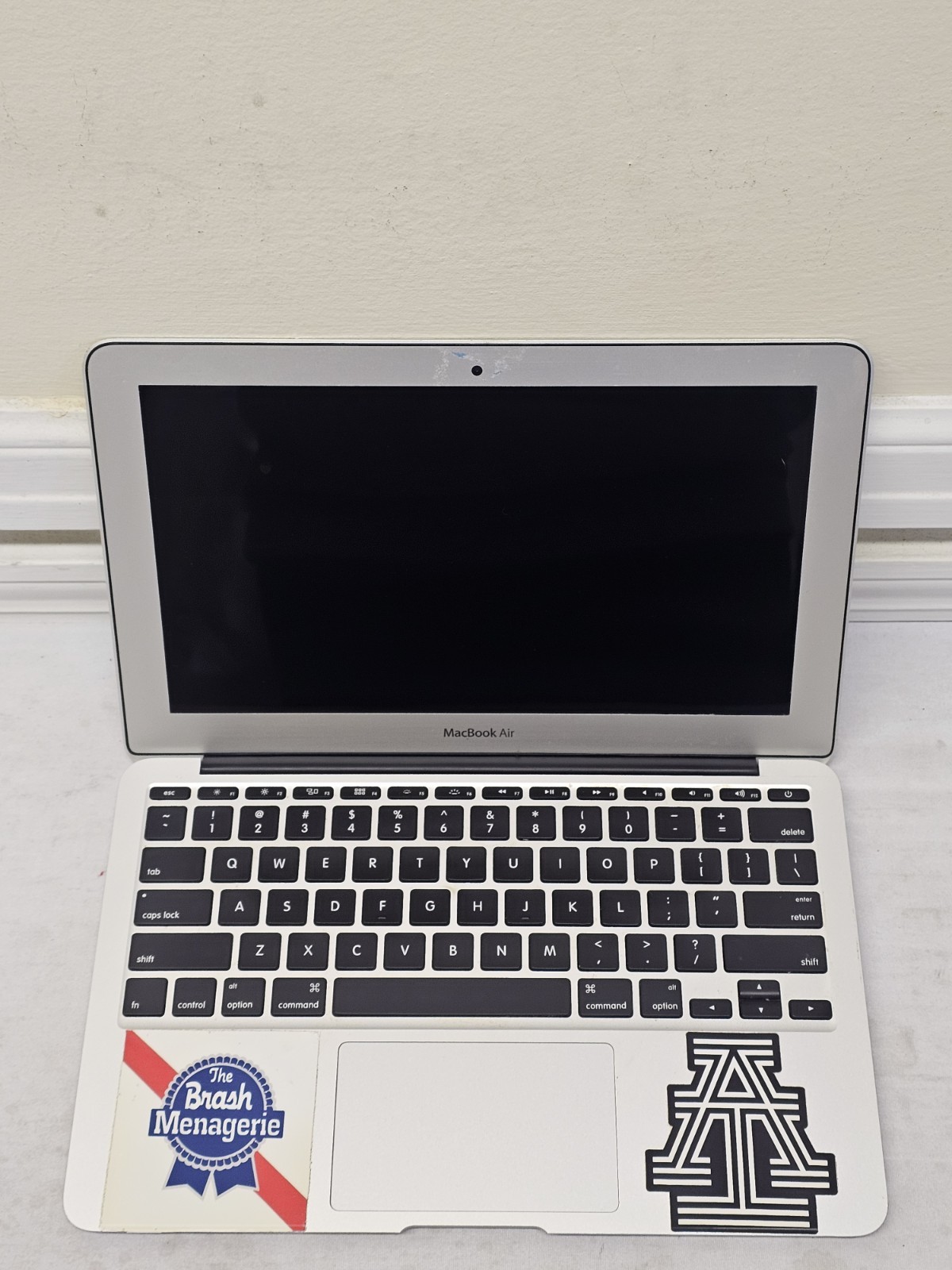 Apple MacBook Air A1465 2013 Laptop – i5-4250u – 4GB RAM – 128GB SSD- NO OS READ