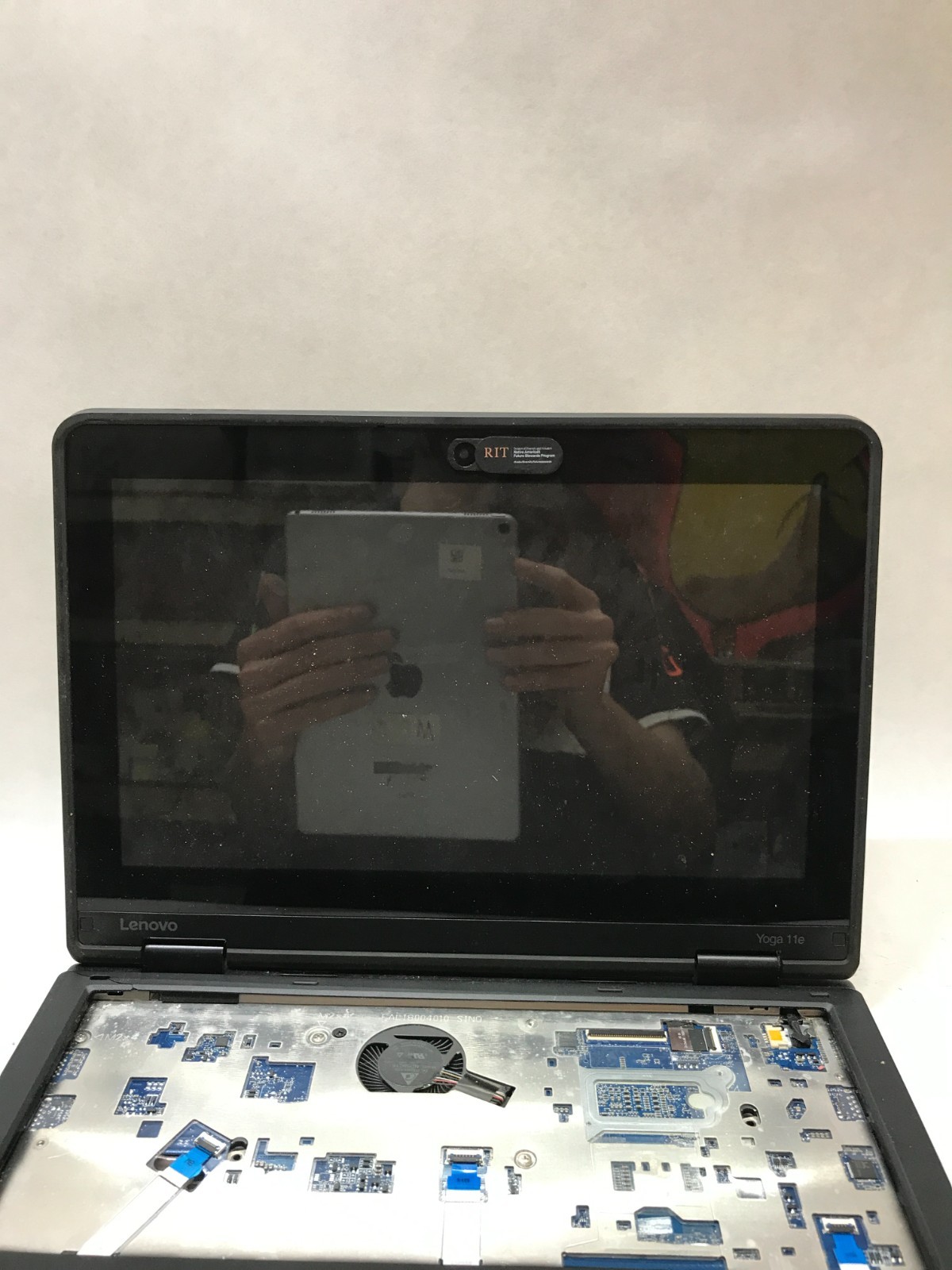 Lenovo Yoga 11e 4th Gen 11″ Intel i3-7100U 4GB RAM NO HDD/OS For Parts READ – DW