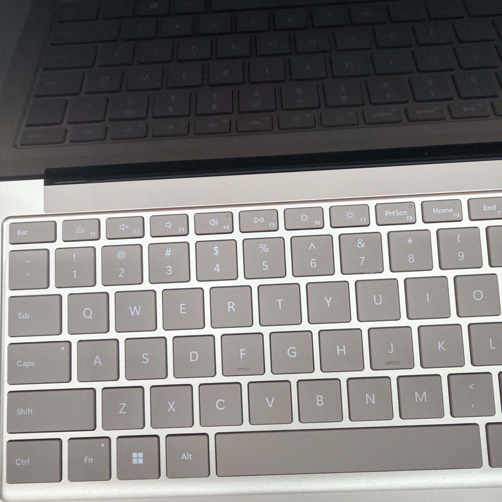 Microsoft Laptop 5 13in i5 8GB 512GB Sandstone (FOR PARTS OR NOT WORKING!)