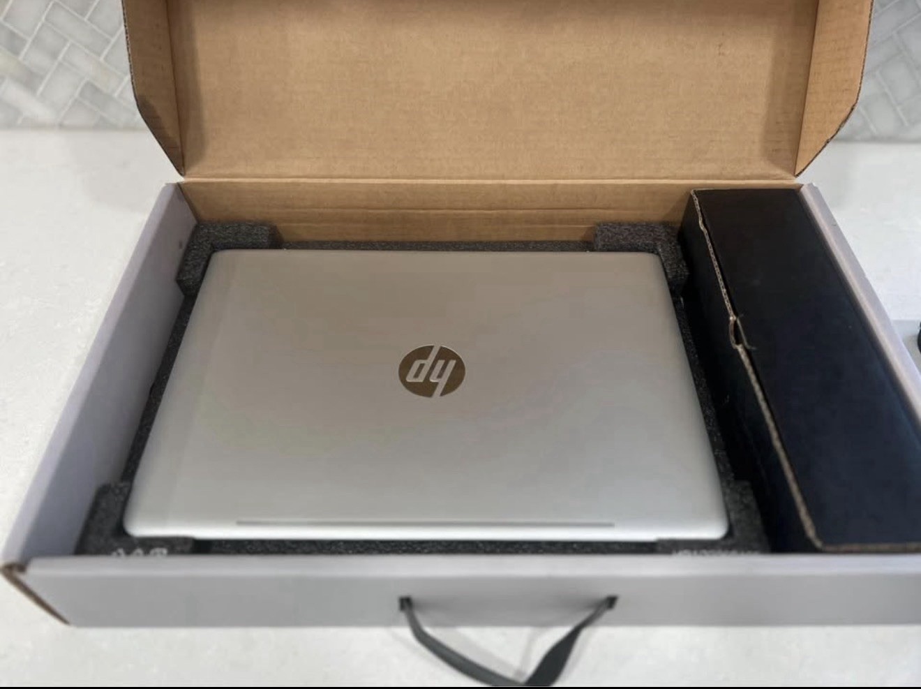 HP 13-d040wm ENVY Laptop, 13.3″QHD+ IPS Display (3200 x 1800)Intel Core i7-6500U