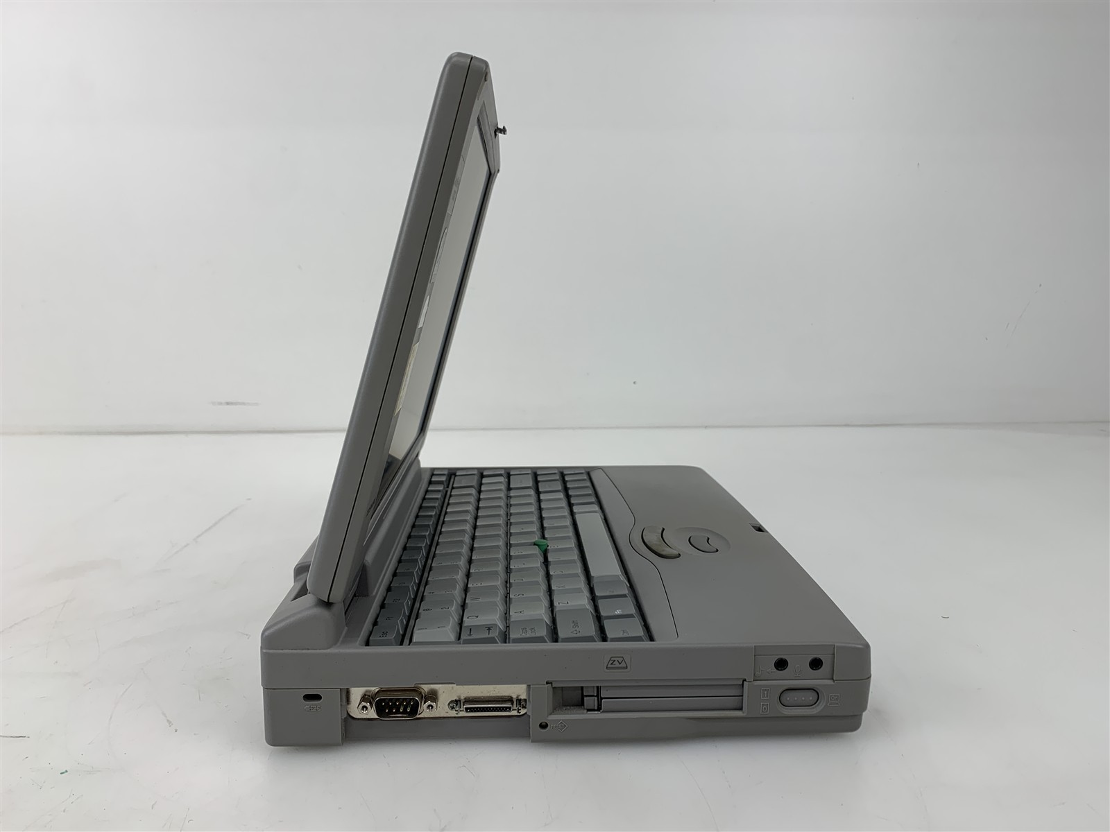 Vintage Toshiba Satellite Pro 430CDT Intel Pentium 120MHz 50MB RAM For Parts