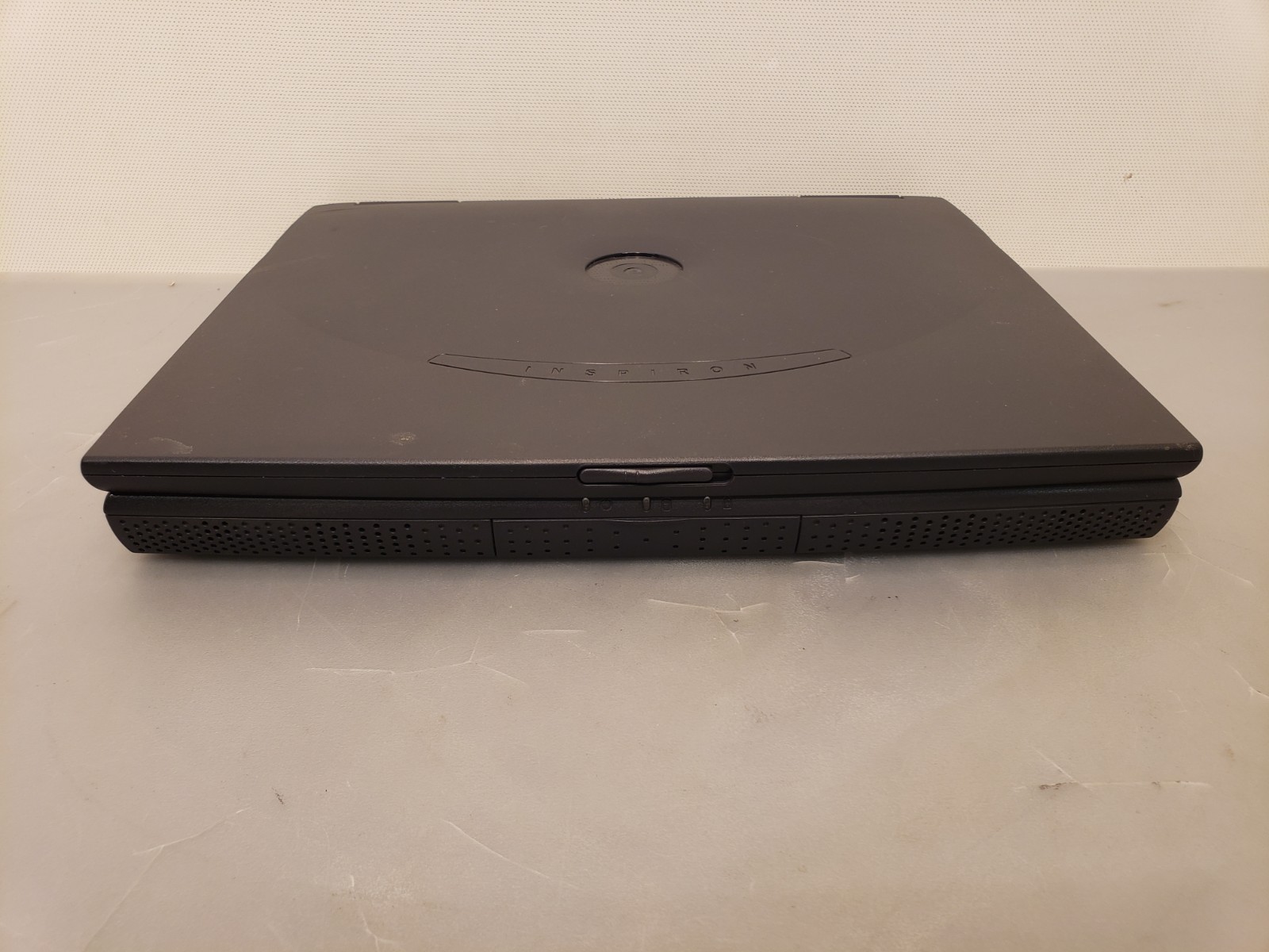 Vintage Dell Inspiron 2650 Intel Pentium 4 256MB 30GB WinXP Laptop AS-IS Read