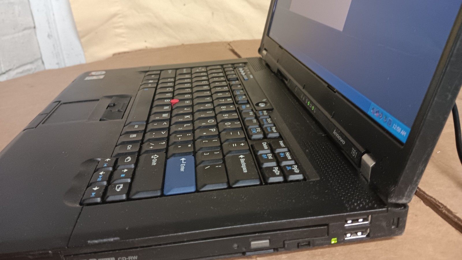 IBM Lenovo Thinkpad T61 Gaming Laptop Windows XP pro SP3 15.4″ LCD Screen DVD