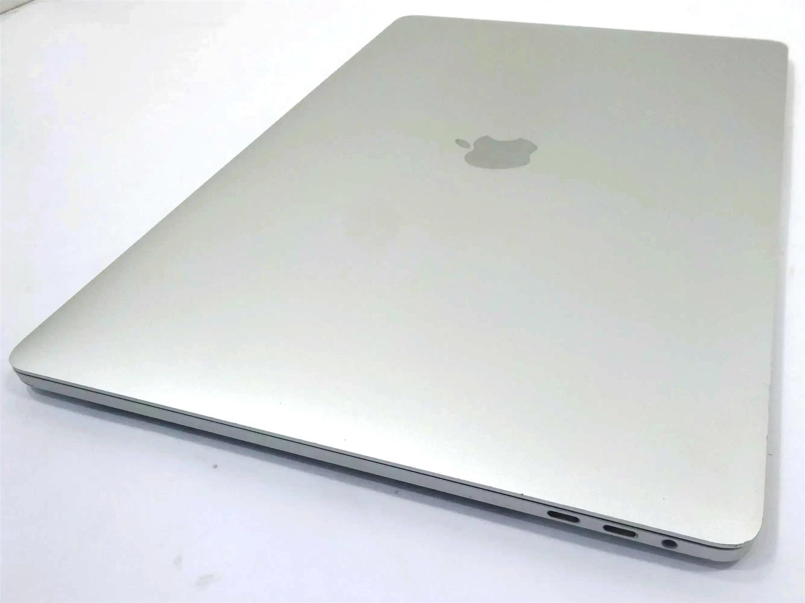 Apple MacBook Pro 2018 A1990 15.4″ Retina i7-8750H 2.2GHz 16GB 256GB Laptop