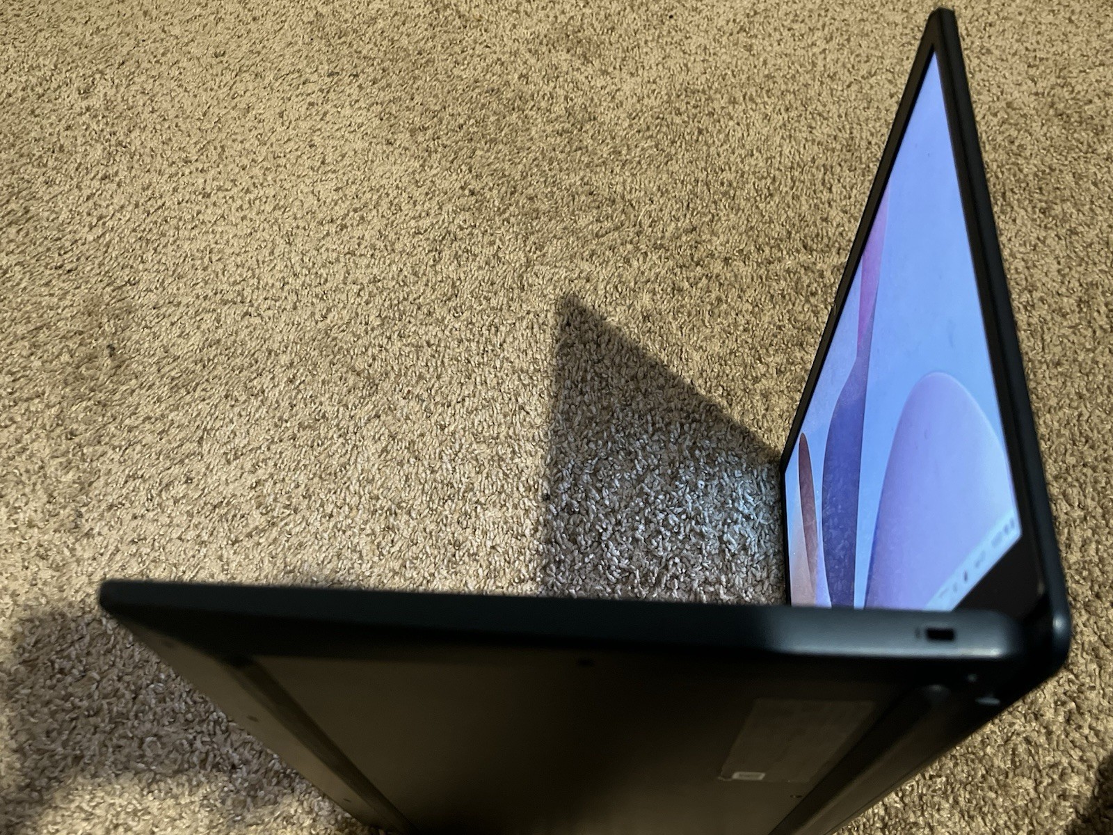 Lenovo Chromebook 14″ Blue Laptop Chrome OS Built-in Webcam Wi-Fi Microphone