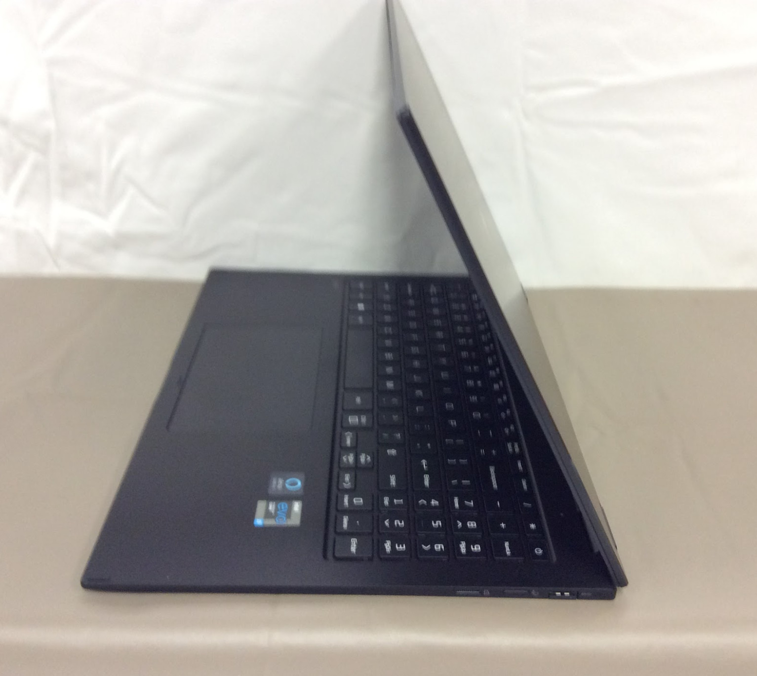 LG Gram 2-in-1 16T90P 16″ Display Touchscreen Intel Evo Platform Laptop ,used