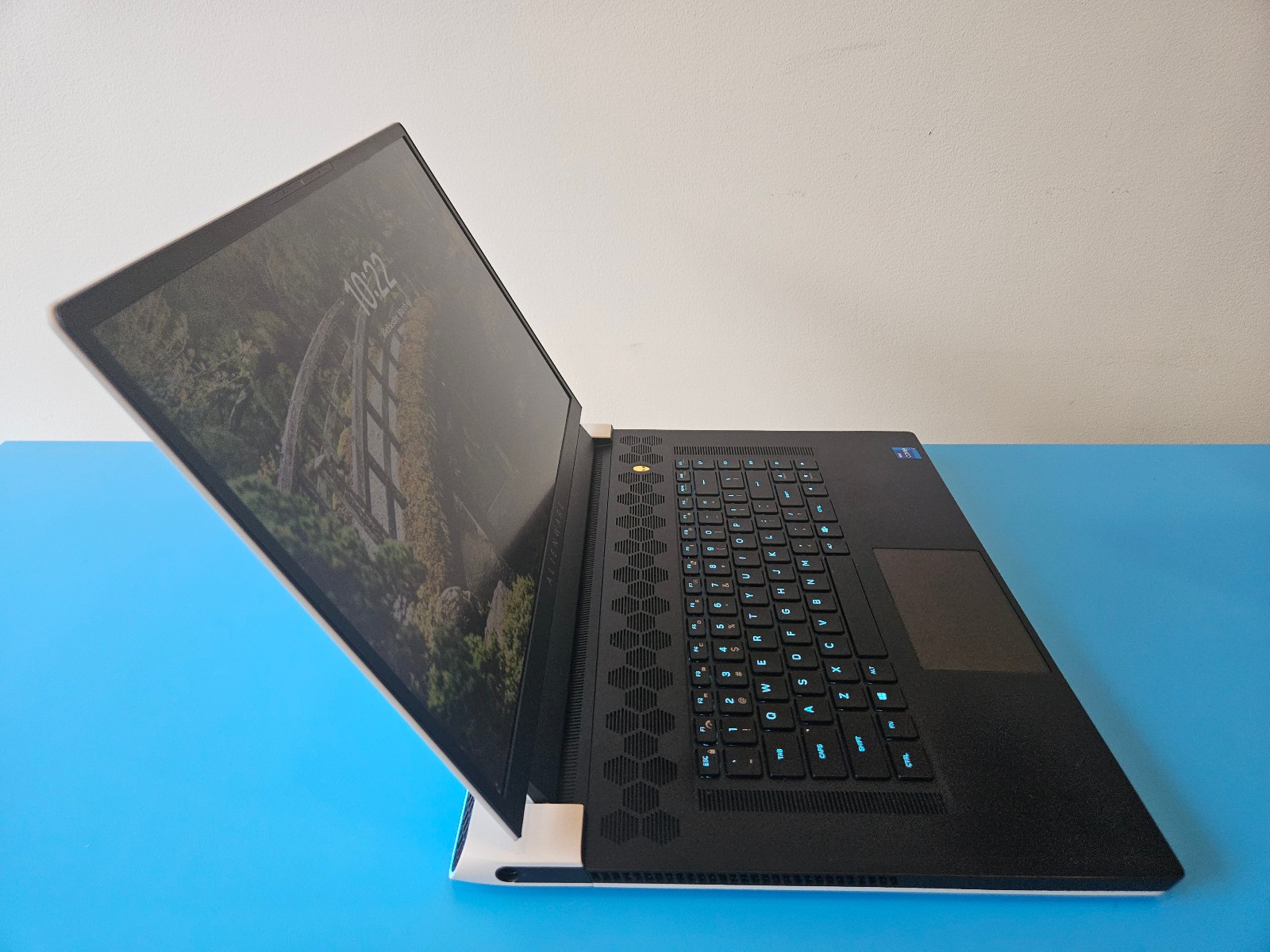 Alienware X17 R1 17.3″ 2.3GHz Intel Core i7-11800H RTX 3070 32GB RAM 1TB SSD