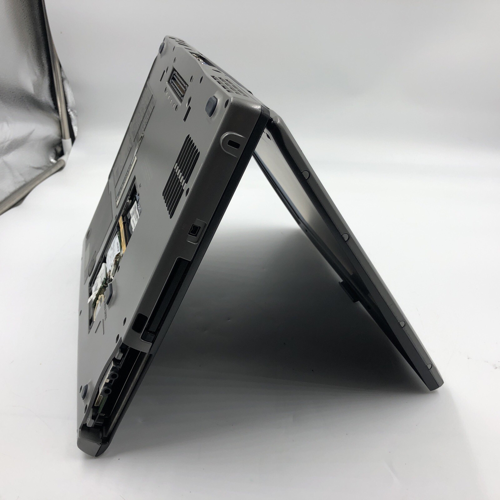 Dell Latitude D520 C2D T5550 1.66GHz Unknown RAM/HDD/OS NO CADDY (FOR PARTS)