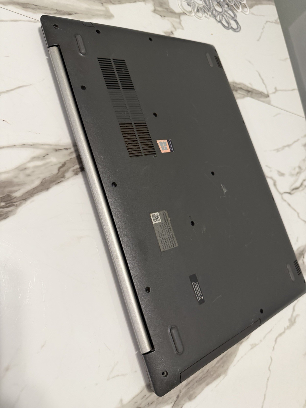 Lenovo IdeaPad 330 15.6″ AMD A9 8GB RAM 1TB HDD +128GB SSD Silver