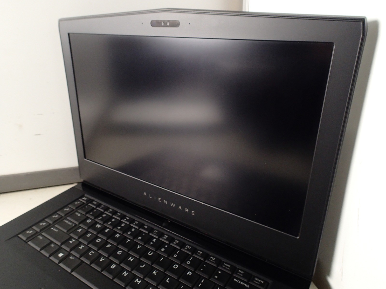 Alienware 15 R3 Intel Core i7 7700HQ 32GB RAM 512GB m.2 + 1TB 2.5″ HDD Win 11