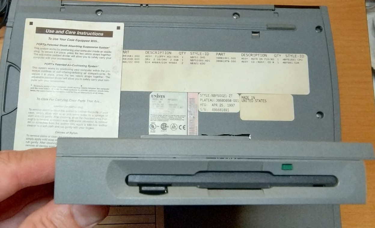 VINTAGE NOTEBOOK LAPTOP WINDOWS 95 UNISYS 32MB RAM FLOPPY CD MODEM FAX CARD PC
