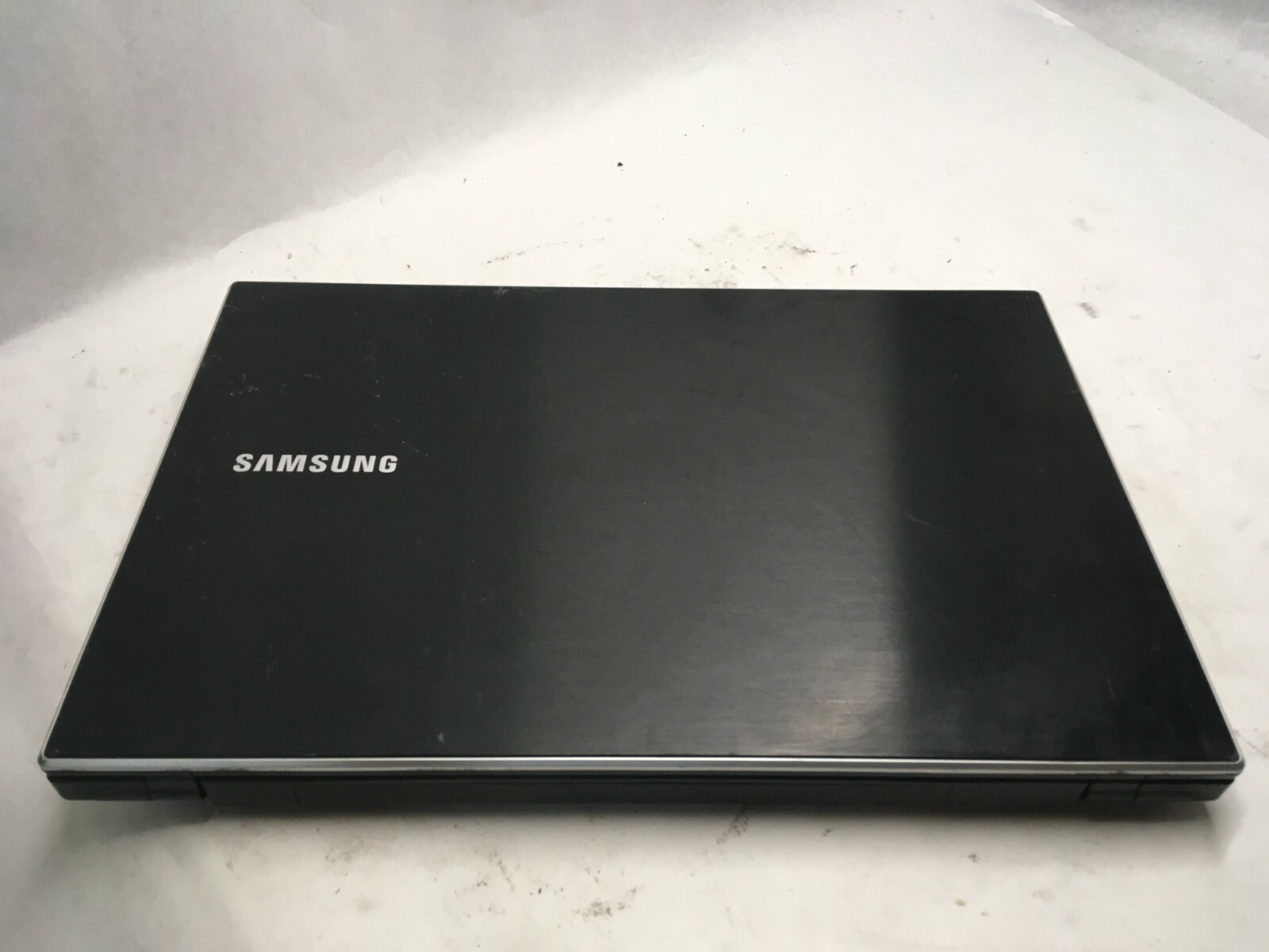 Samsung Series 3 AMD A6 Quad Core Laptop For Parts Bad Charging port NO HDD JR