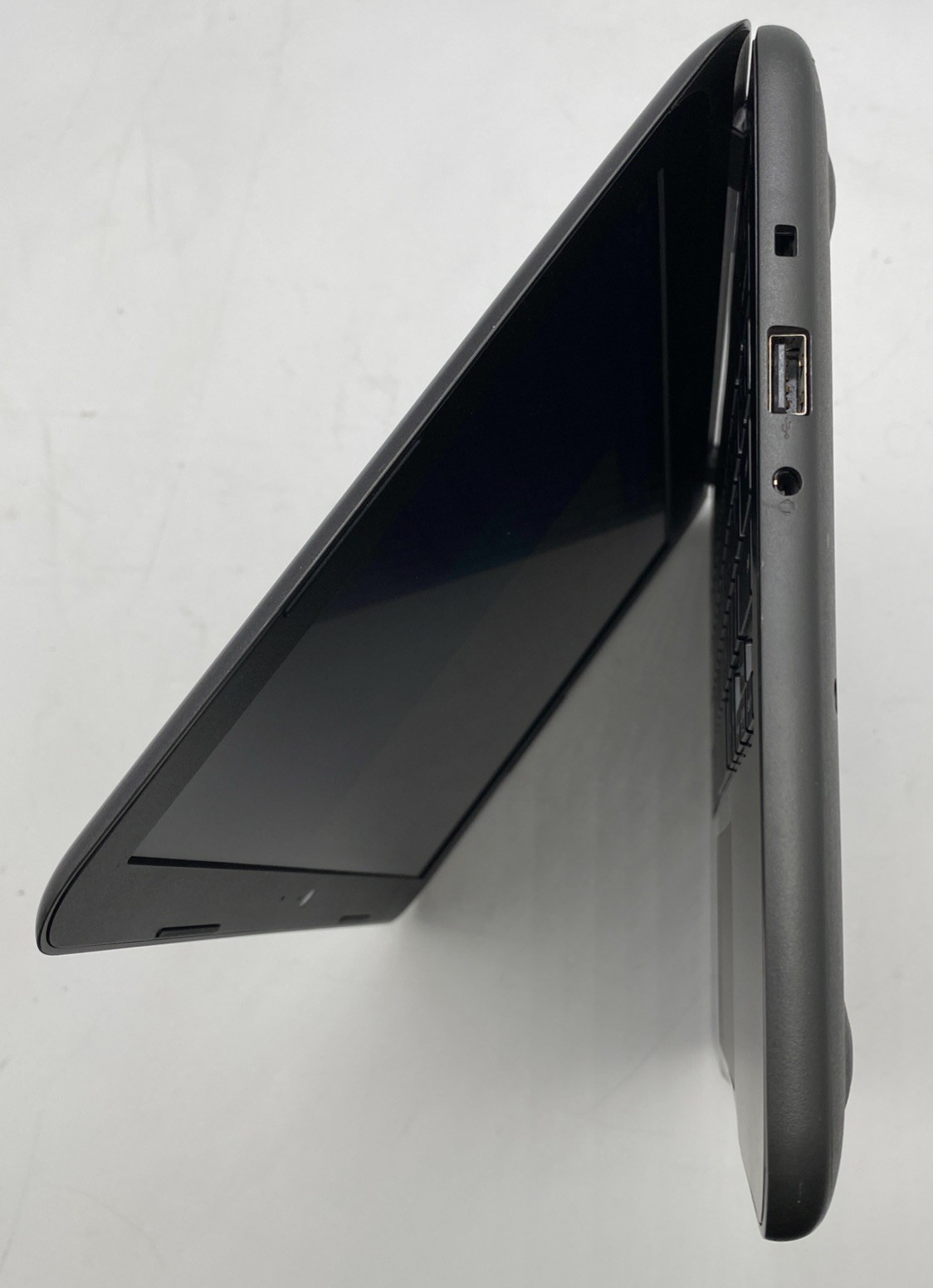 Dell Inspiron 11 3180 AMD A6-9220e @ 1.6GHz 4GB RAM 32GB eMMC W10LTSC