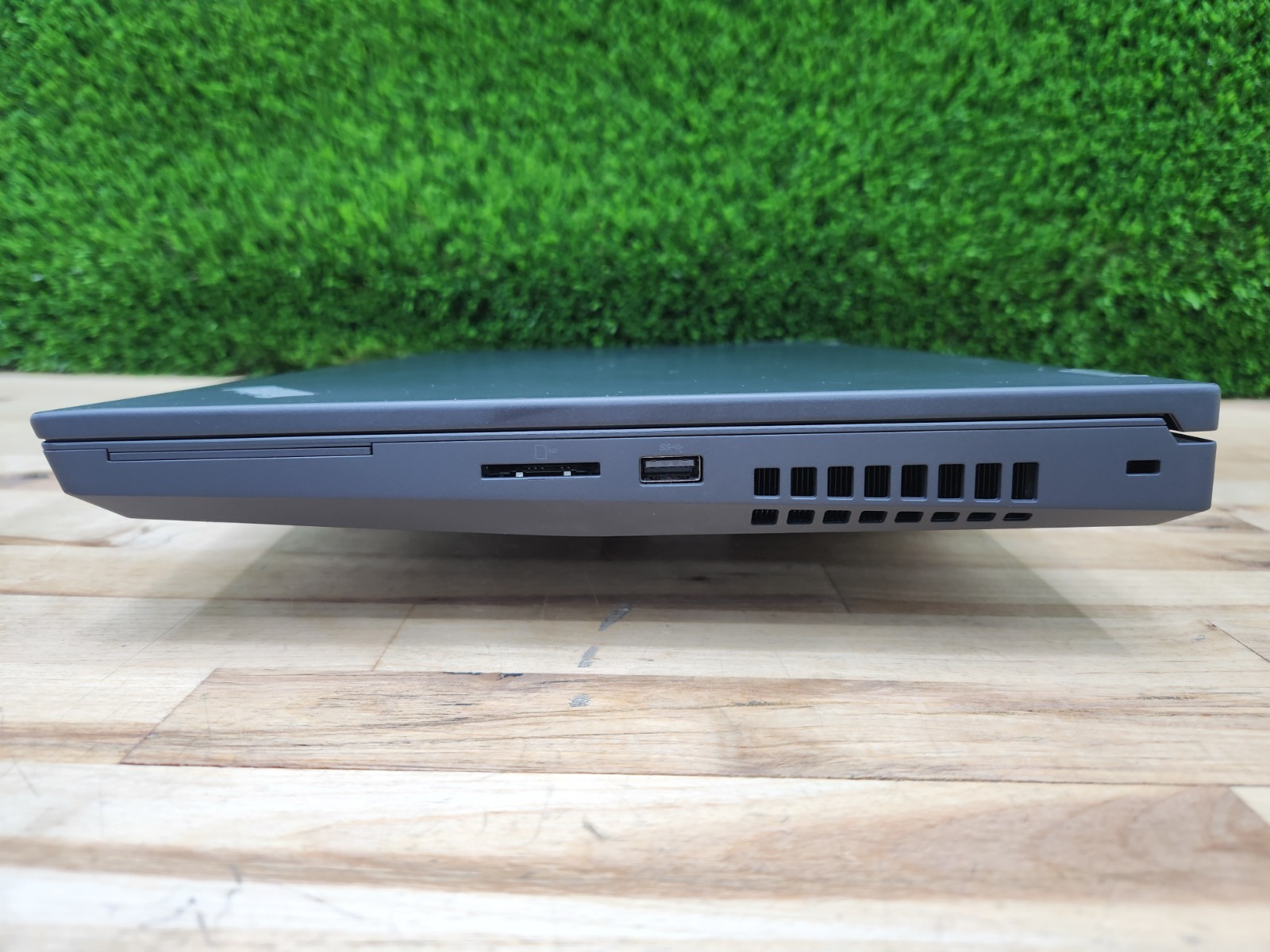 Lenovo ThinkPad P15 Gen 1 15.6″ FHD i7-10750H 2.6GHz 32GB 512GB SSD Win 11 Pro ~