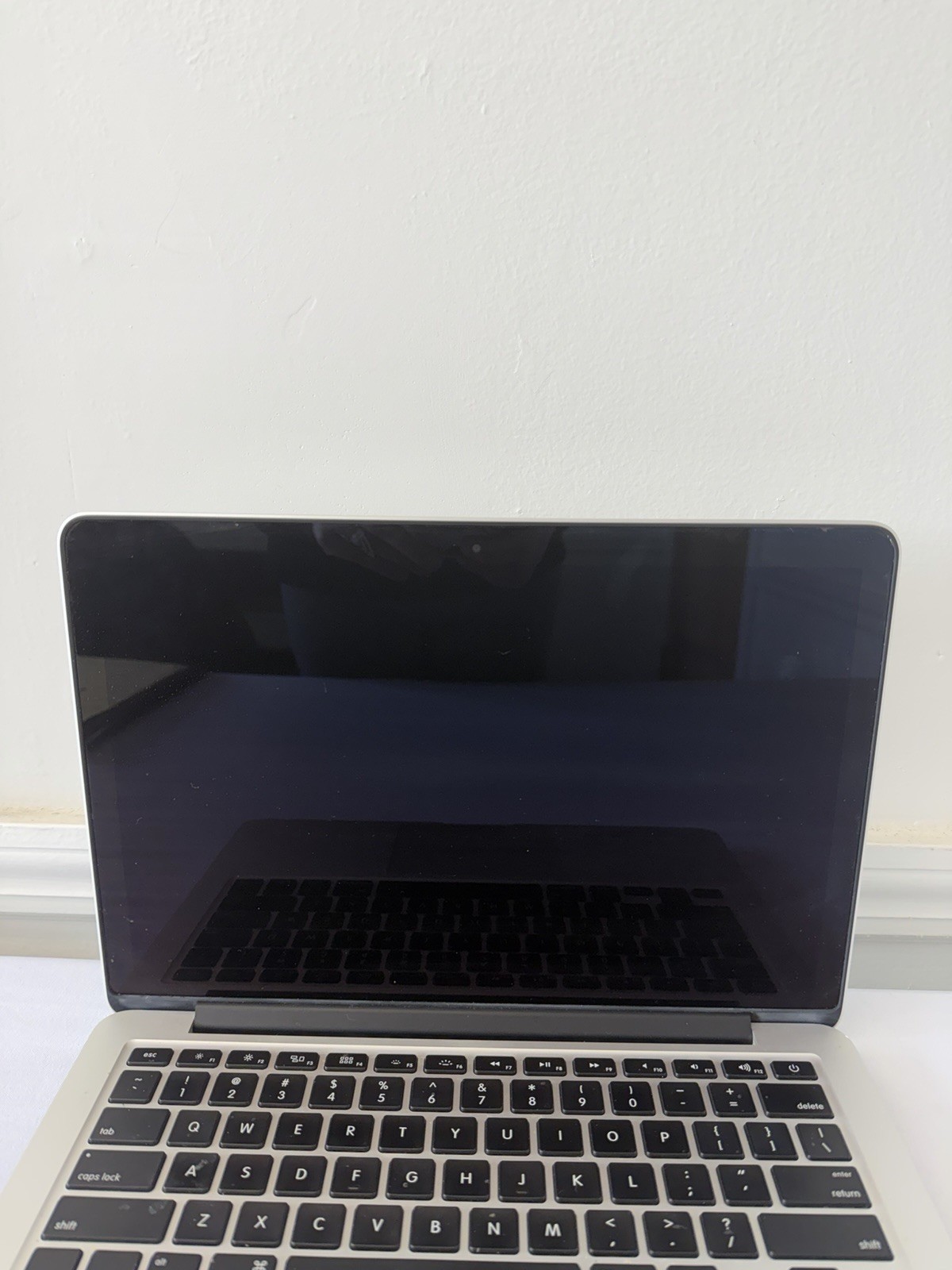 Apple Macbook Pro 2012 Laptop – Intel i5-3210M – RAM 8 GB – Read Description