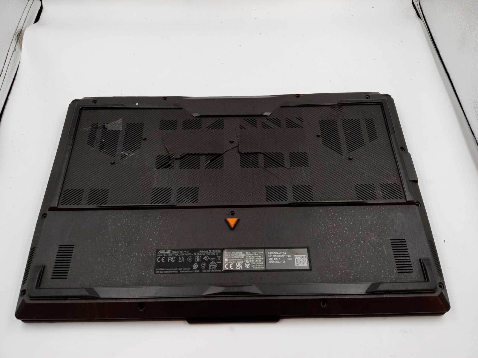 Asus TUF Gaming A17 FA707XU 17.3″ AMD Ryzen 9 7940HS Radeon 780M -BOOTS -READ!!