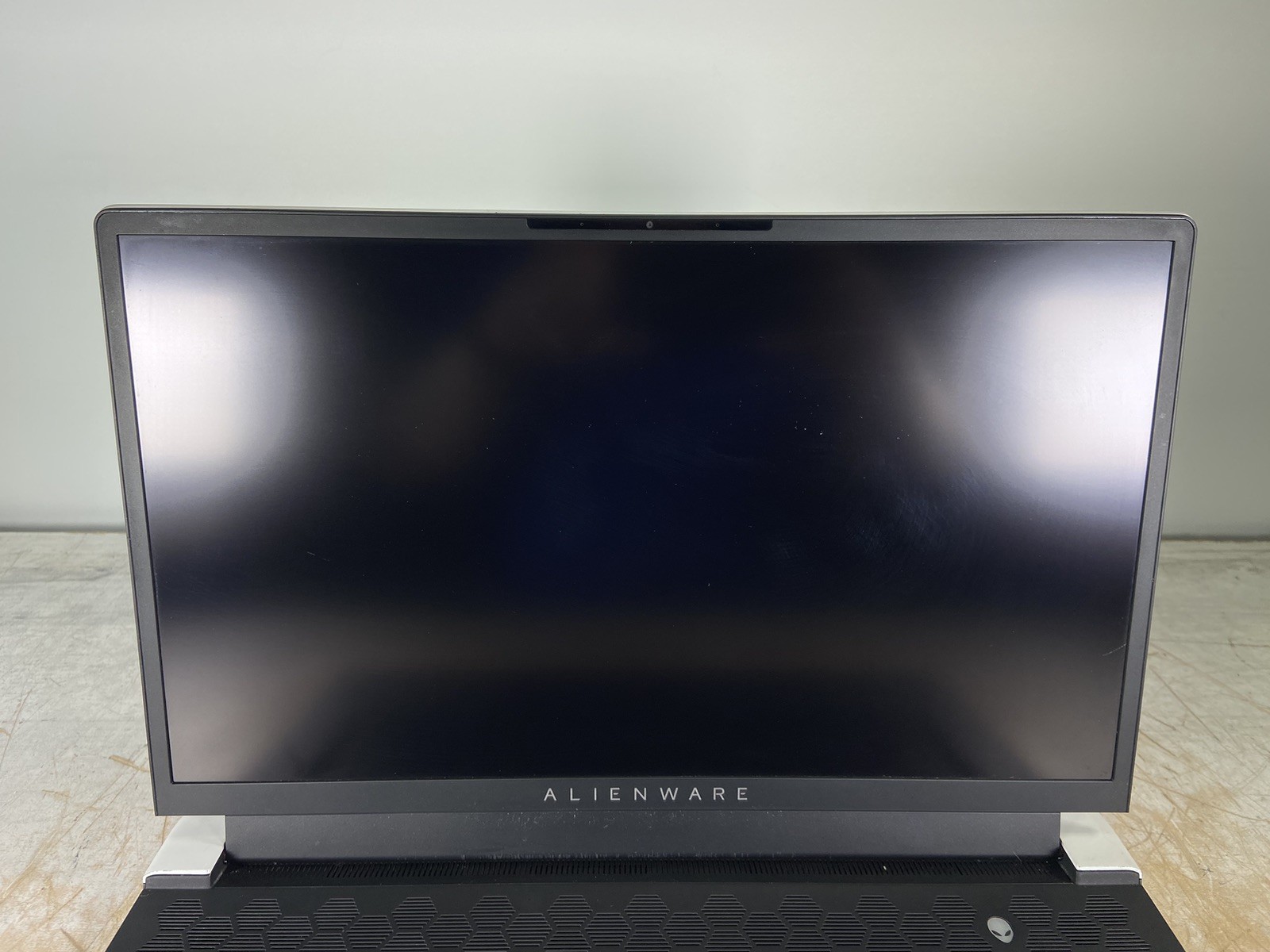 DELL ALIENWARE X17 R1 i7-11800H @ 2.30GHz, 8GB RAM, NO HDD/OS – (FOR PARTS)